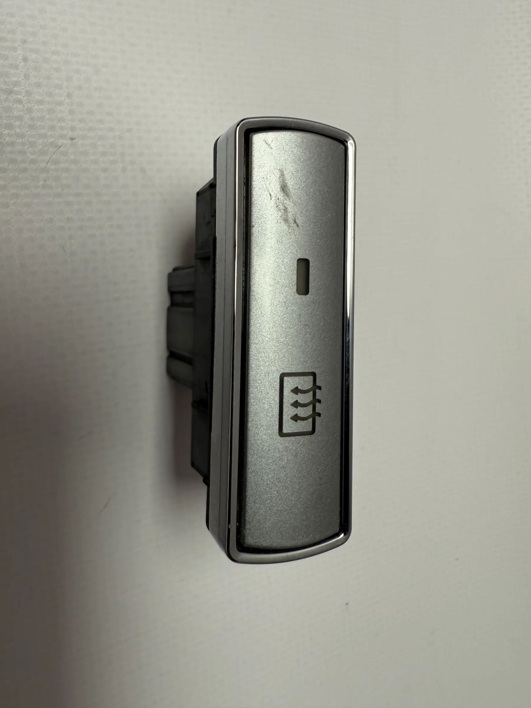 純正Ford モンデオ MK3 B5Y/B4Y/BWY リヤウインドウヒーター スイッチ 4S7T18C621AB