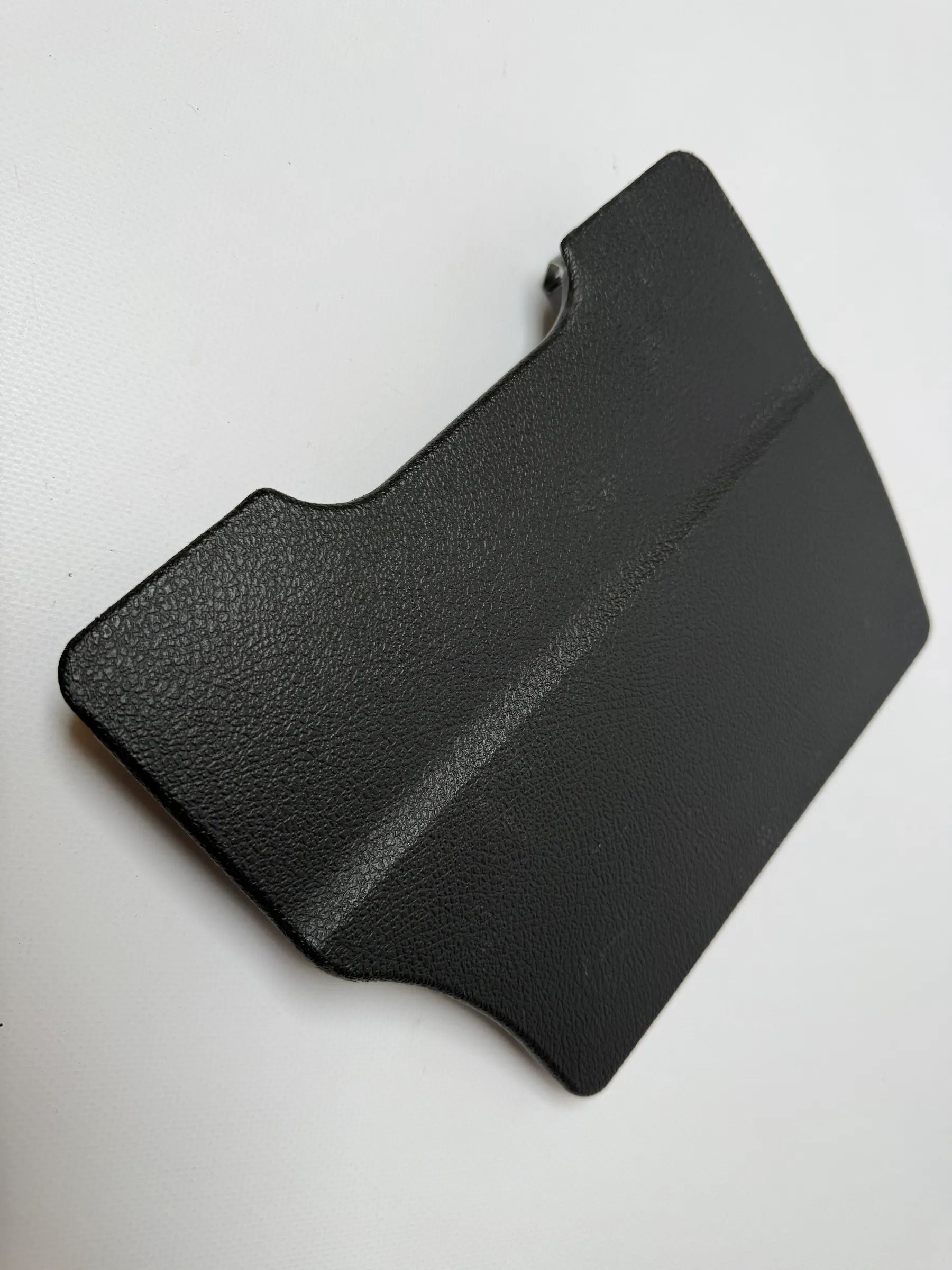 Оригинальная крышка блока предохранителей Опель Зафира А 90590741LHD / 330188061