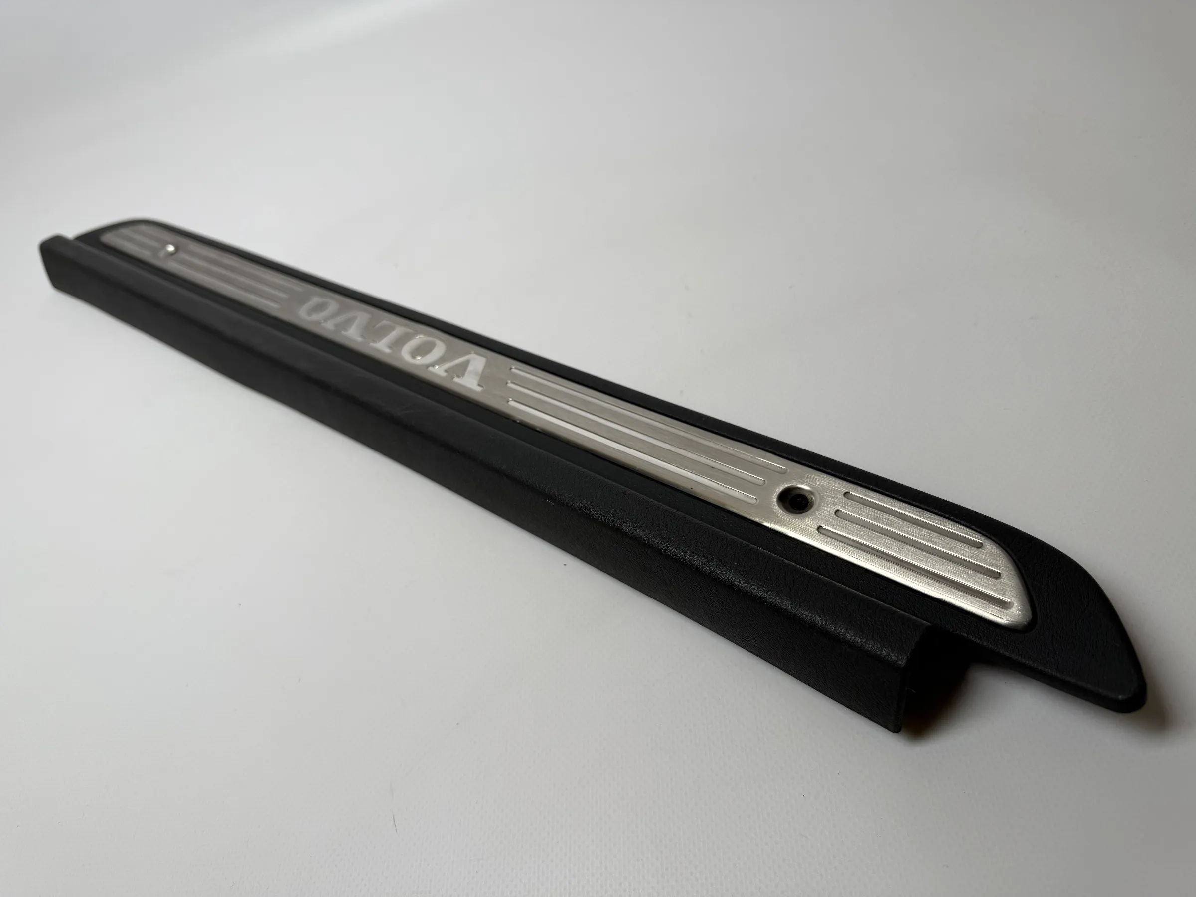 Original Volvo V40 door sill trim right front C1/C2/C3 30818-422/426/430 