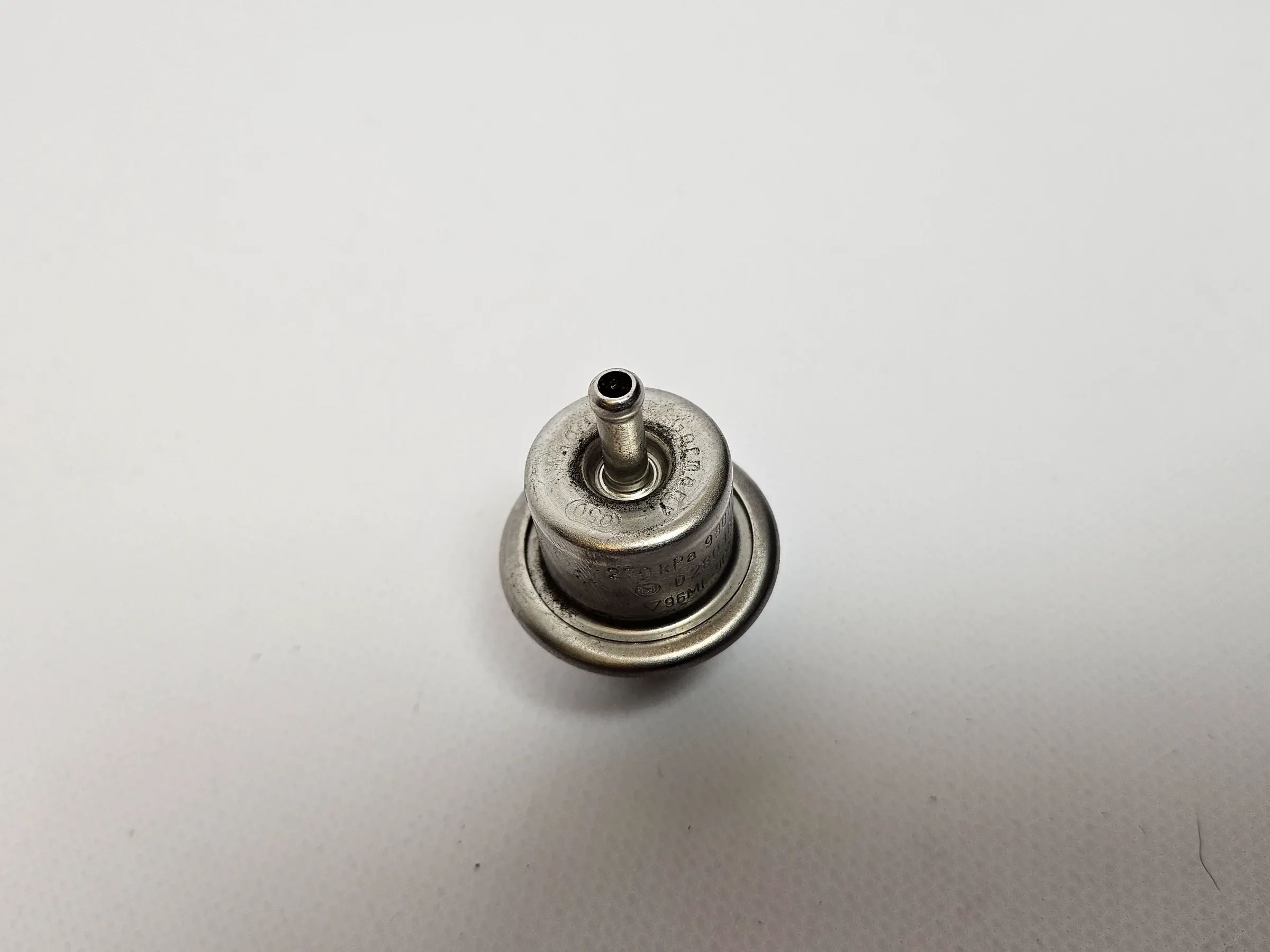 Ford Fiesta 4 KA RBT 1.3i fuel pressure regulator pressure regulator 0280160585 96MF9C968DA 