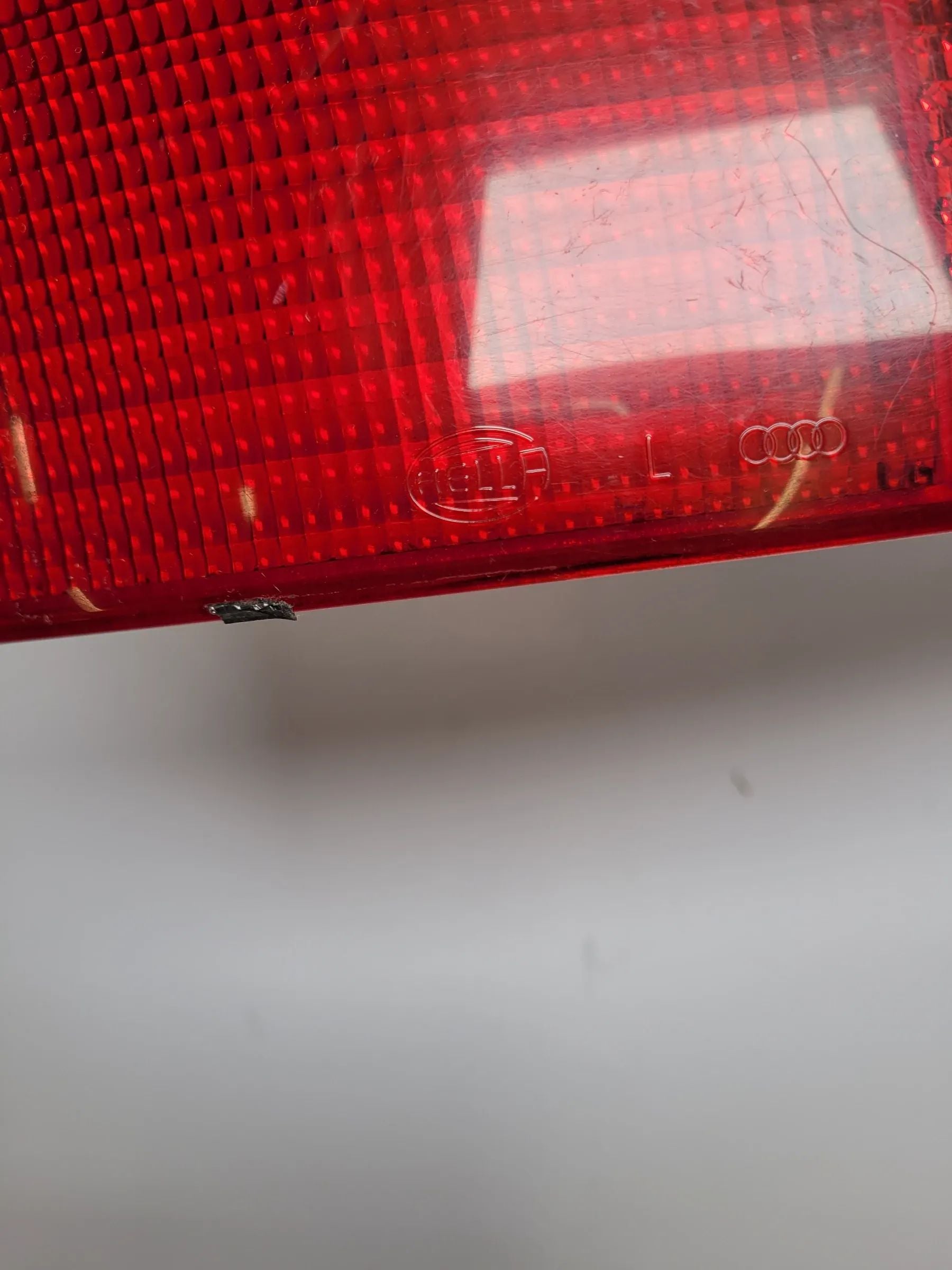 Orijinal Audi A6 (4B2, 4B4) Sol Arka Stop Lambası Hella 4B5945095