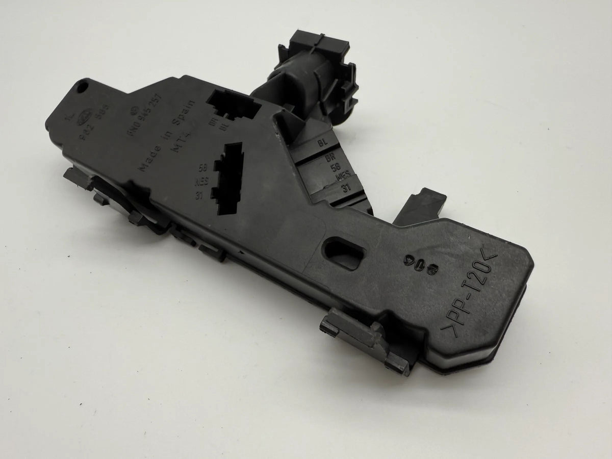 Oryginalny uchwyt lampy tylnej VW Polo 6N/6KV lewy 6N0 945 257 / 962 565