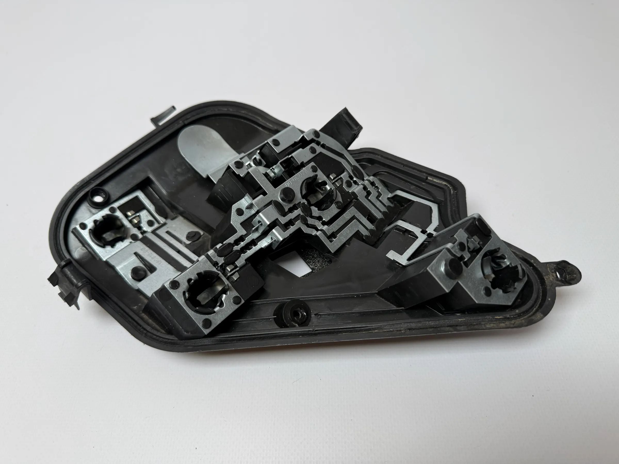 Oryginalny uchwyt lampy tylnej Opel Astra H (A04) Hella 160916-00 / 159728
