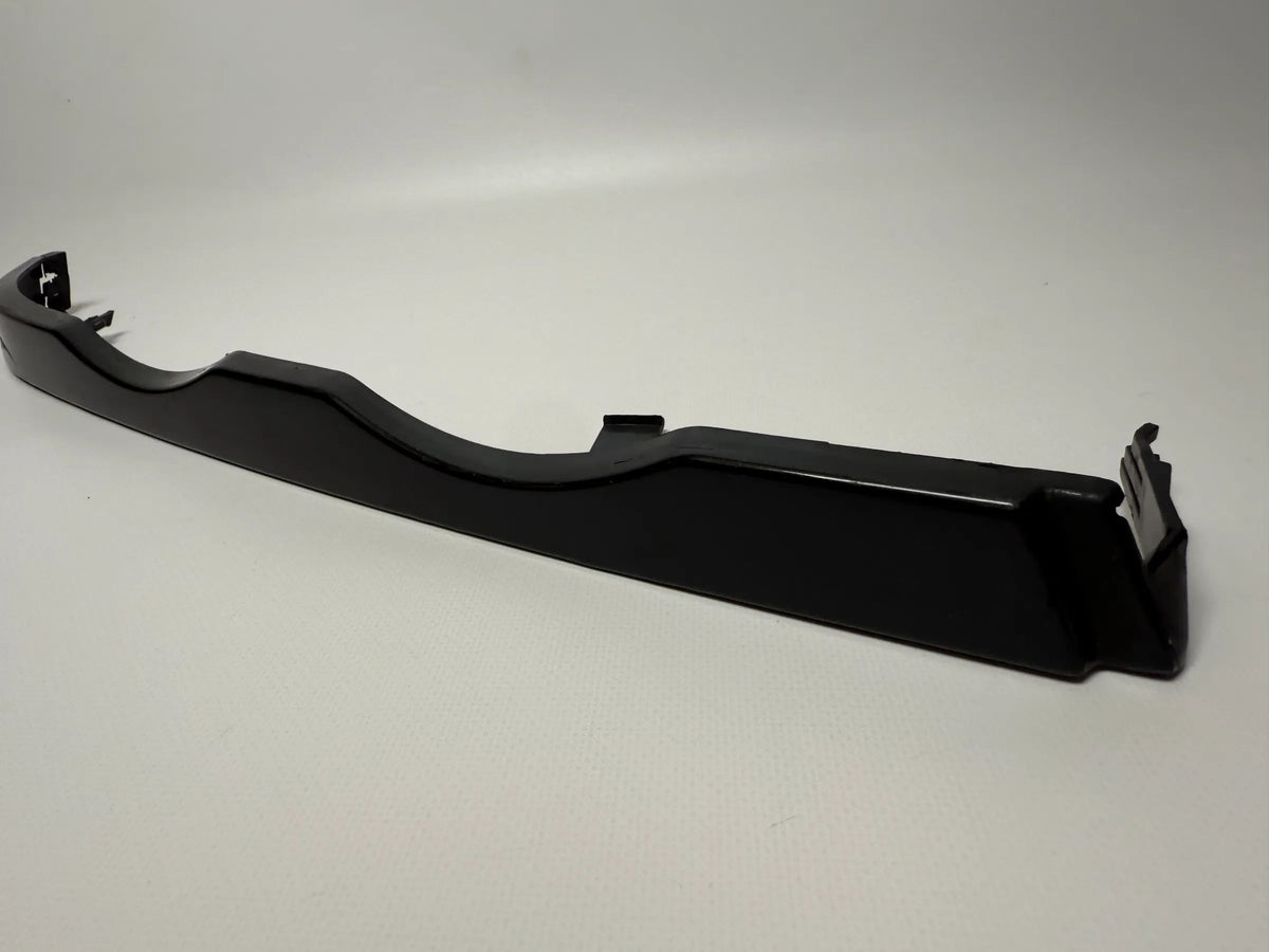 Oryginalna listwa boczna reflektora BMW serii 3 E46 prawa czarno-szara 51.13-8208482