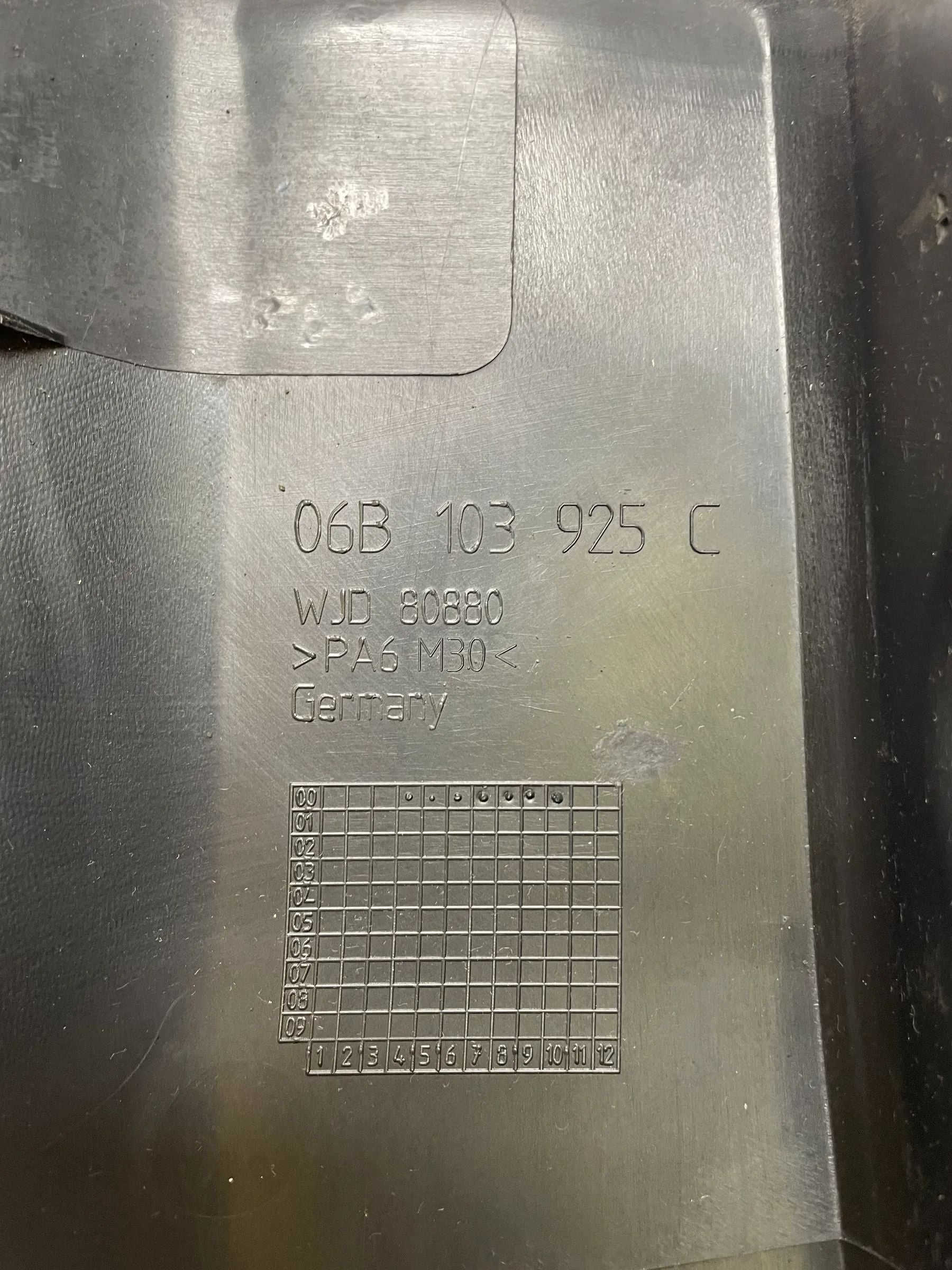 Original Audi A4 (8E2/B6) Motorabdeckung 06B103925C