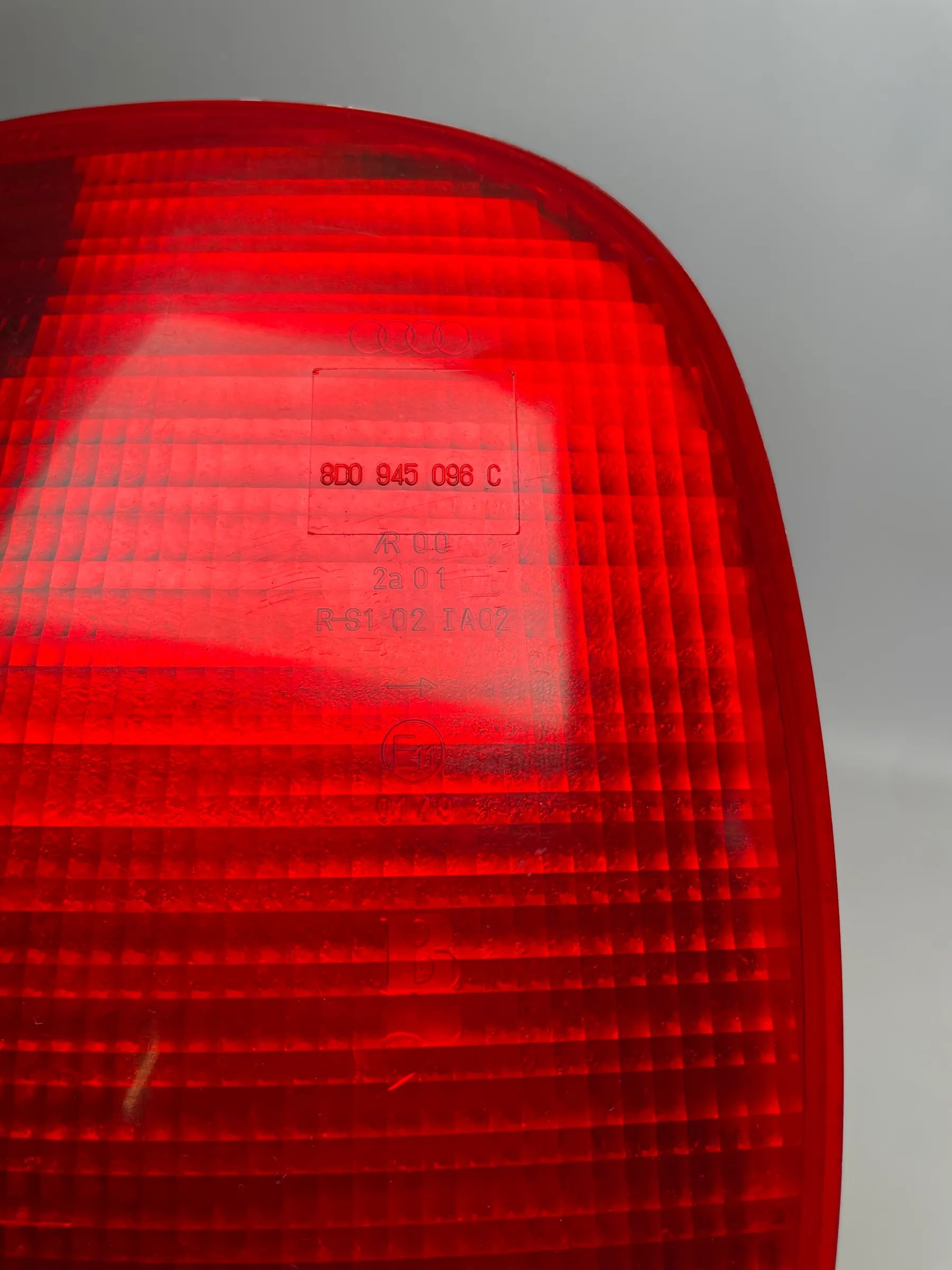 Original Audi A4 (8D2) Rückleuchte Rechts hinten 8D0945112C