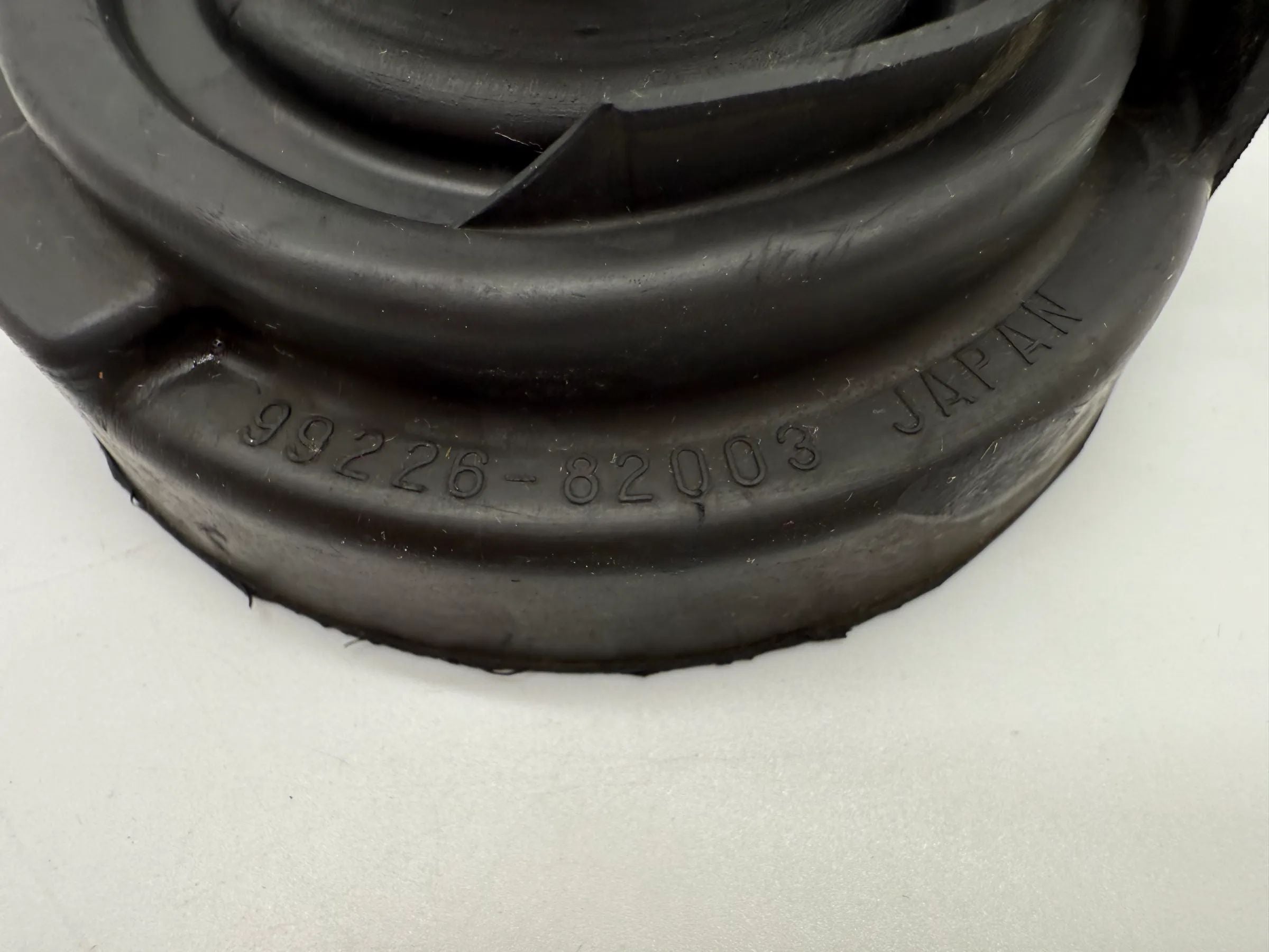 อะไหล่แท้ Suzuki GSX 600F ฝาครอบยางไฟหน้า KOITO 99226-82003