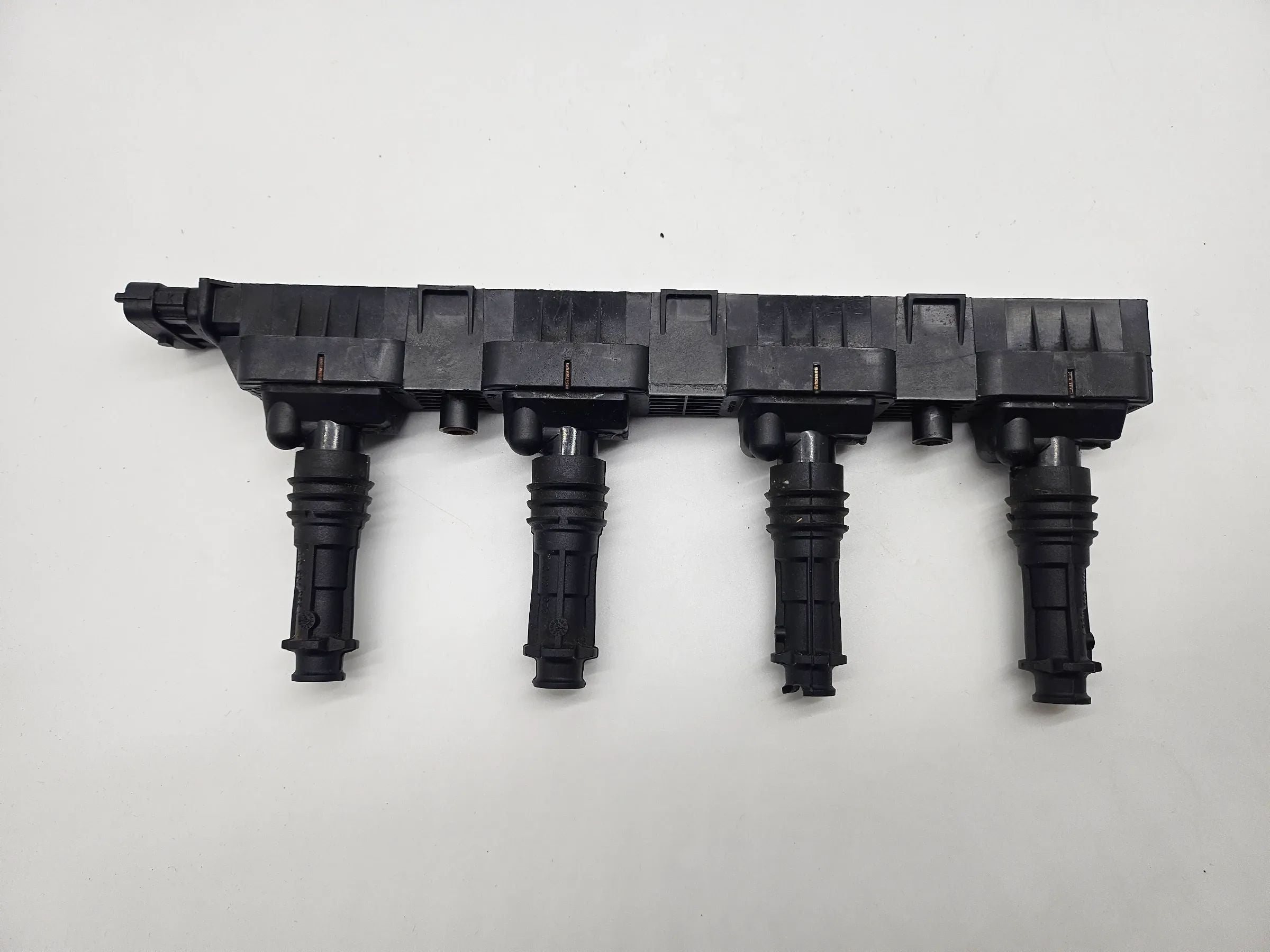 ORIG. Bosch Opel Cewka Zapłonowa 6-Polowa 1.2 1.4 ASTRA G H AGILA CORSA C 022150347