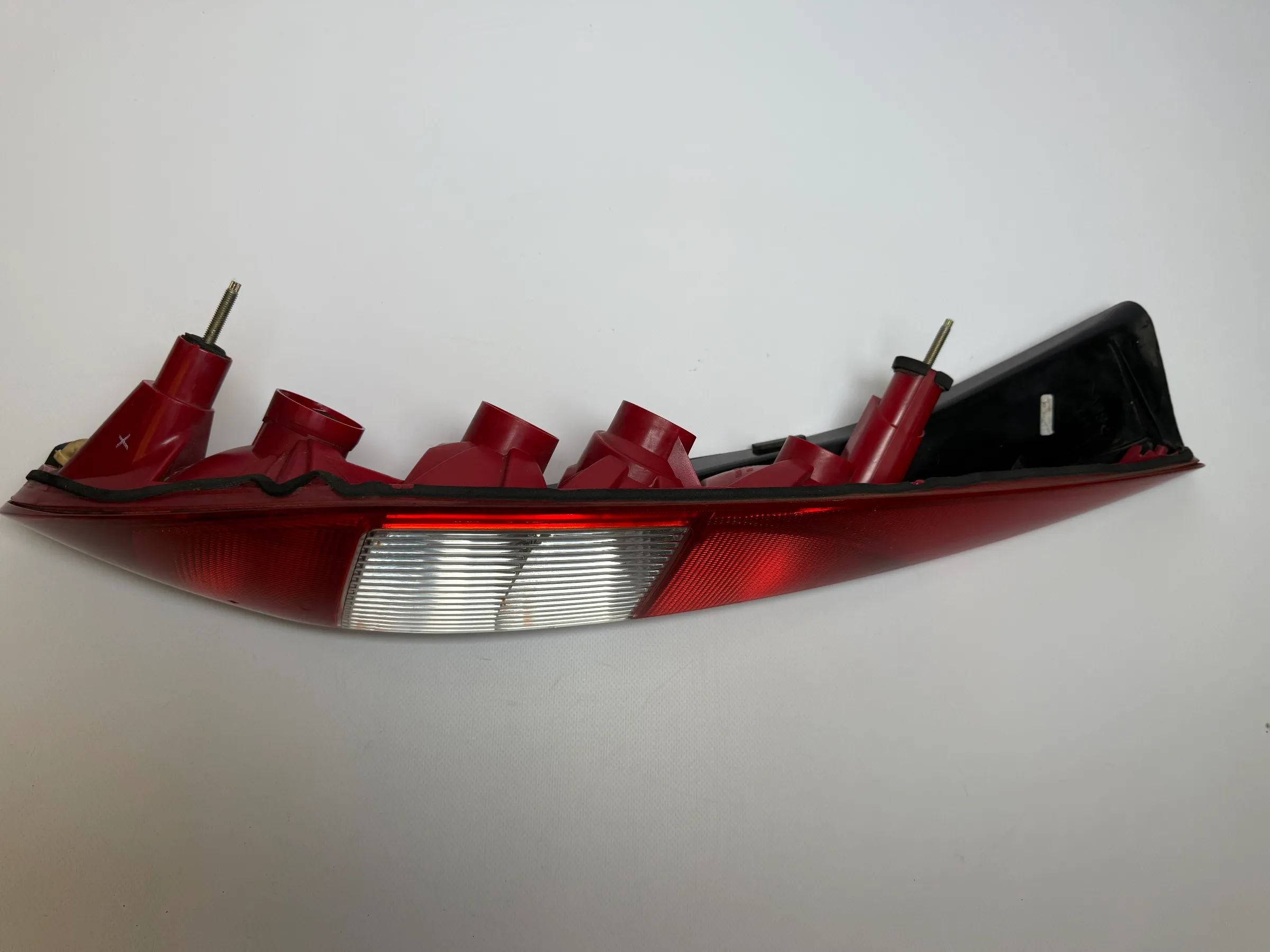 Oryginalna lampa tylna Ford Mondeo III (B5Y/BWY), lewa 1S71-13405-C LH