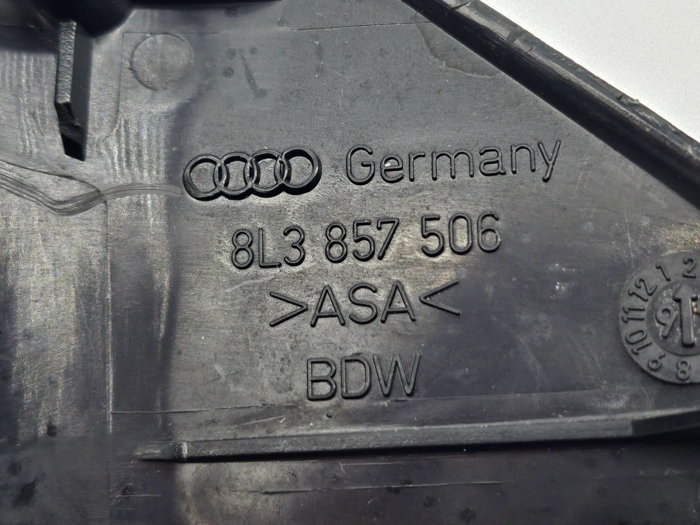 Oryginalna osłona lustra prawego Audi A3 8L 8L3857506