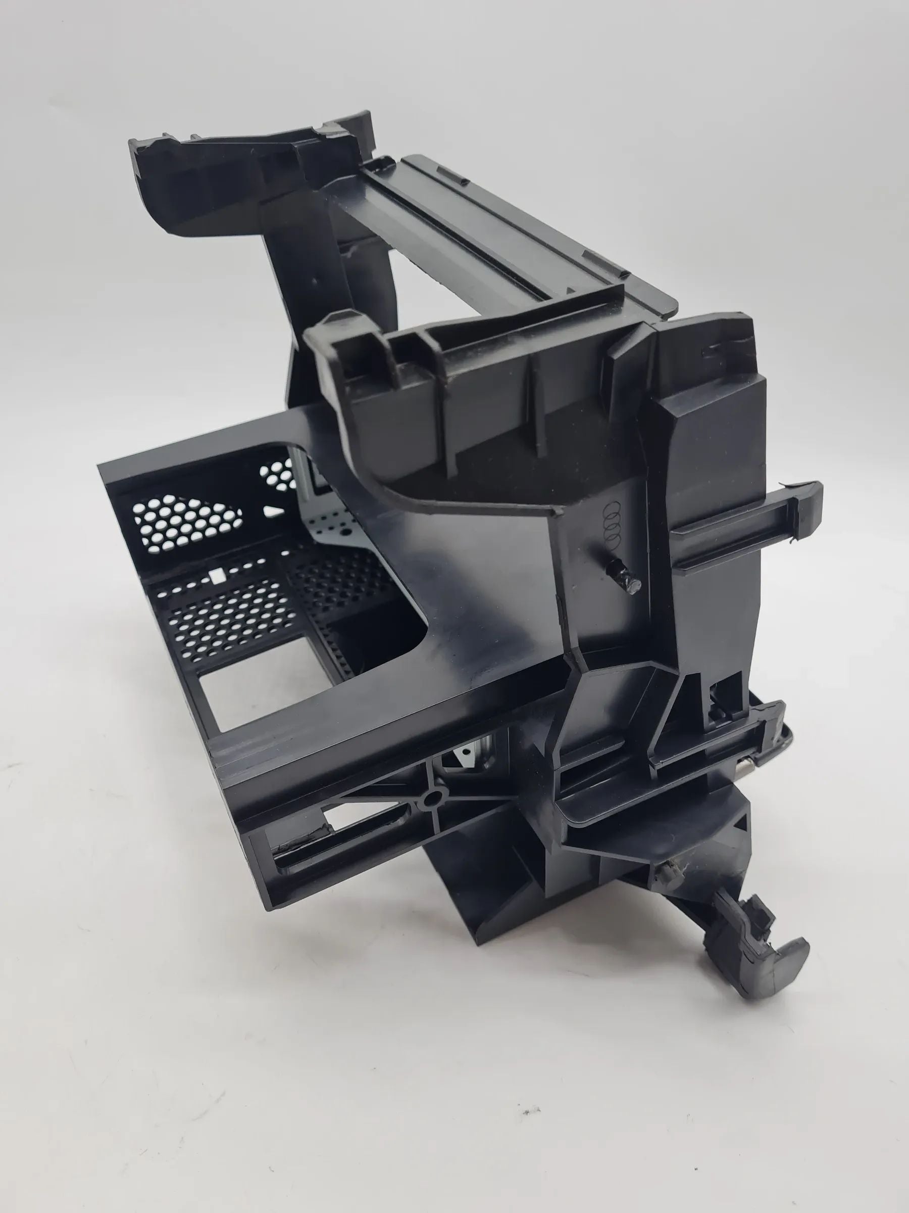 Original Audi A6 (4B2/4B4) Mittelkonsole Radioschacht 4B0858005