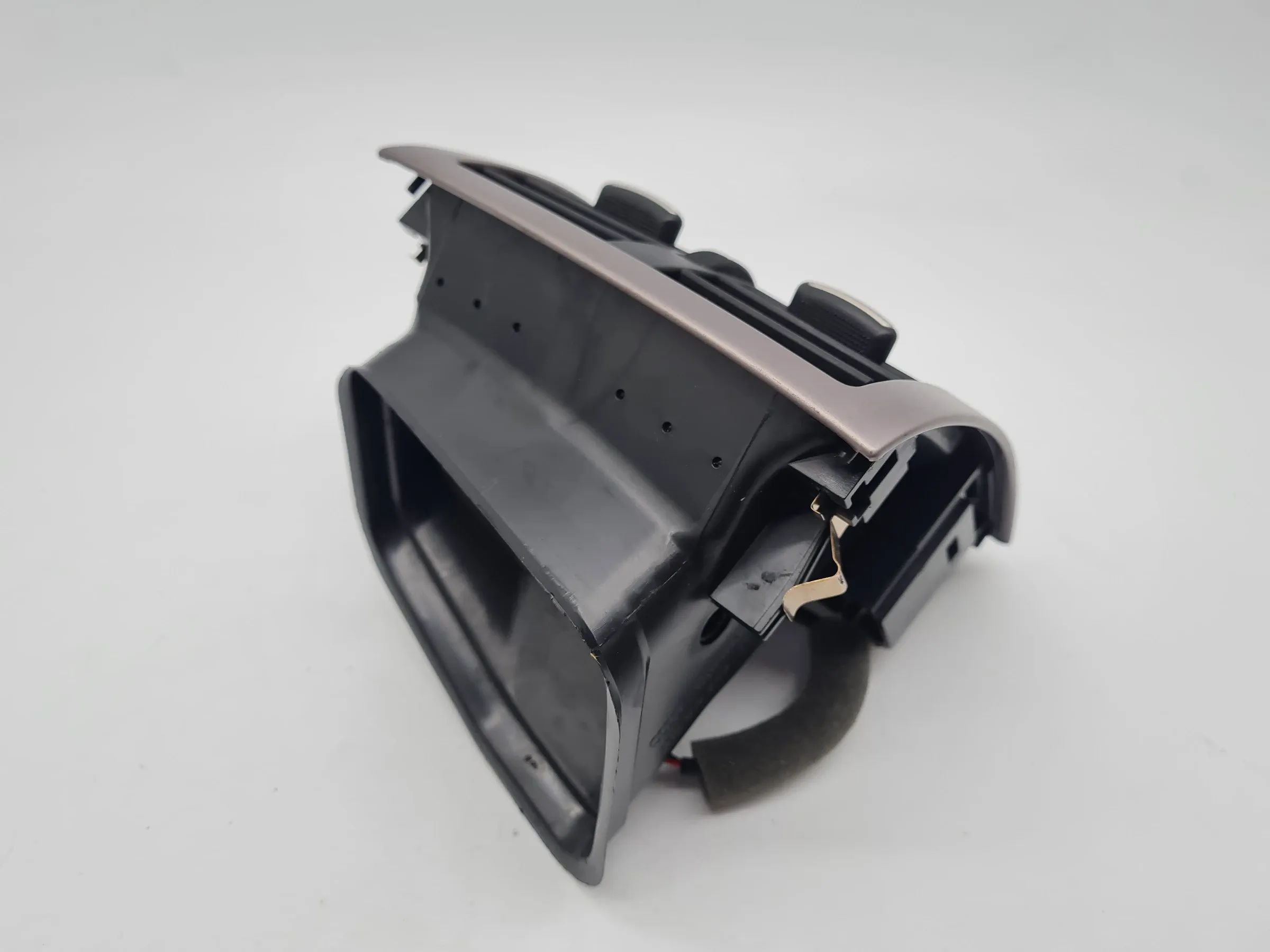 Original Audi A6 (4B2/4B4) Luftdüse Zigarettenanzünder Hinten 4B0815743