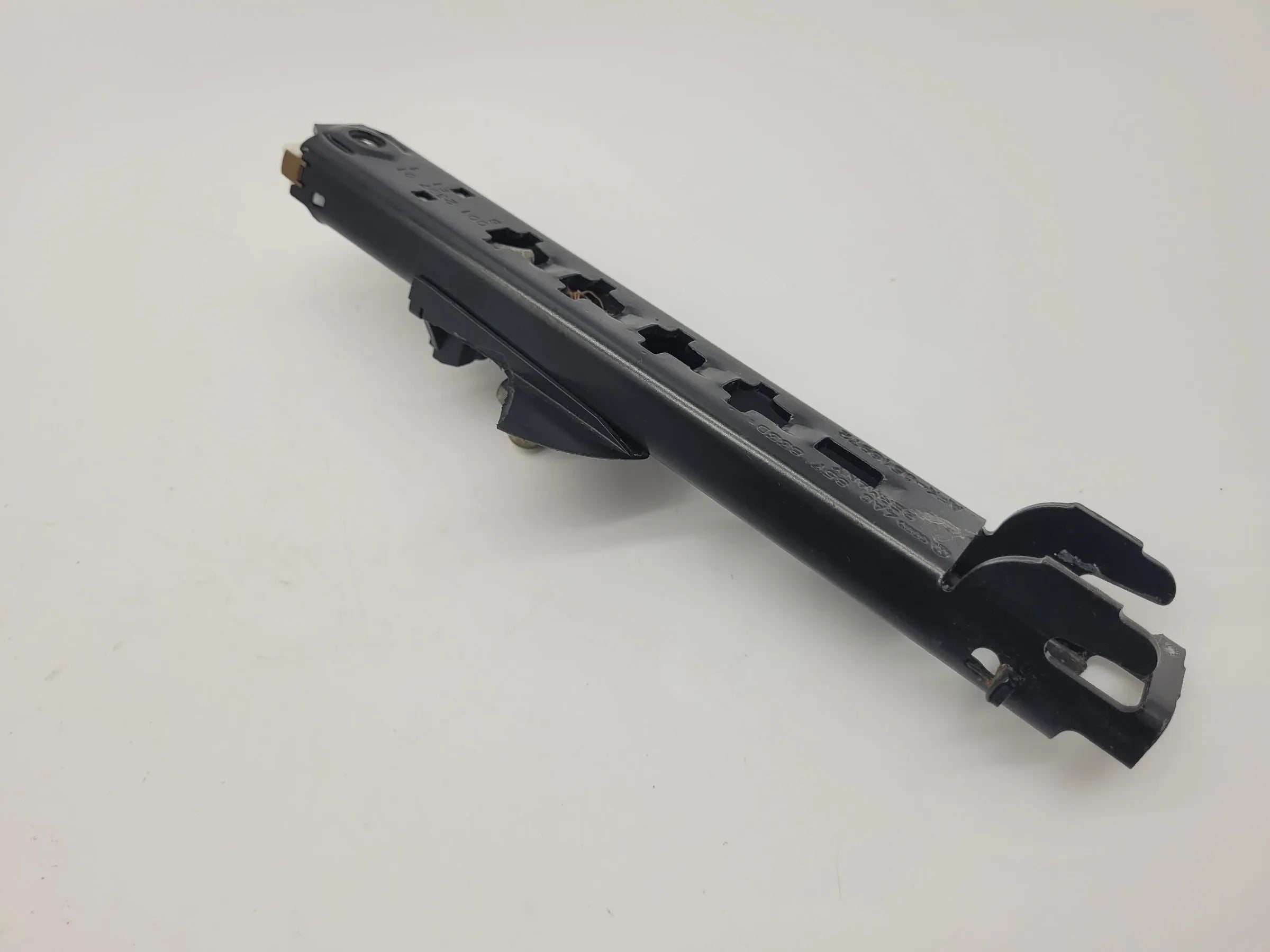 Original Audi A6 Gurtversteller Höhenverstellung Vorne Rechts 4A0857833D
