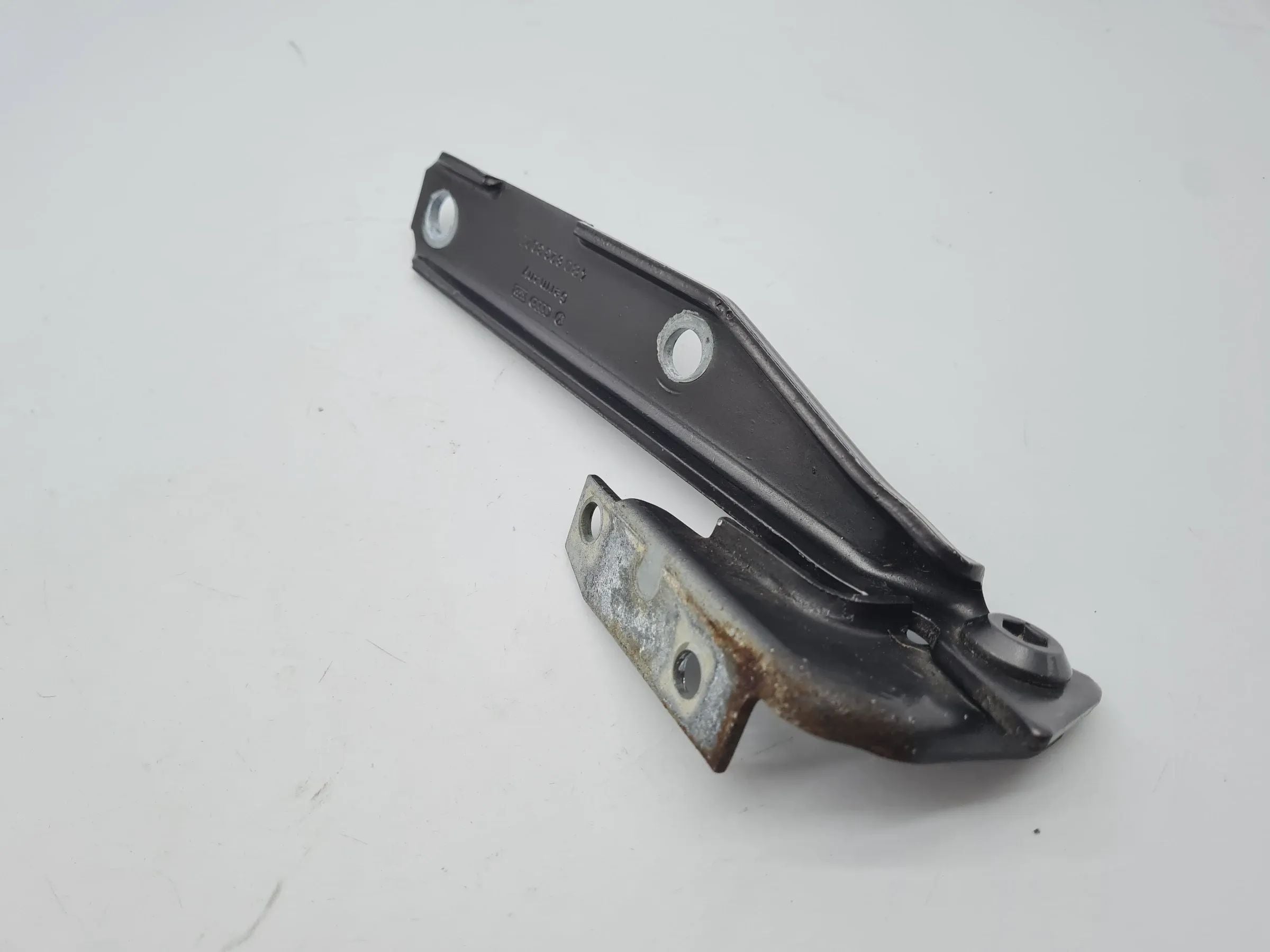 Original Audi A6 (4B2/4B4) Motorhaube Motorhaubenscharnier Rechts 4B0823302E