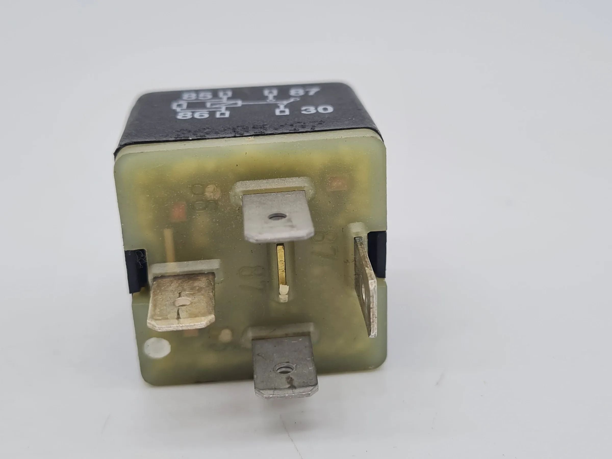 Original Audi A6 (4B2/4B4) Relais Multifunktionsrelais 431951253H