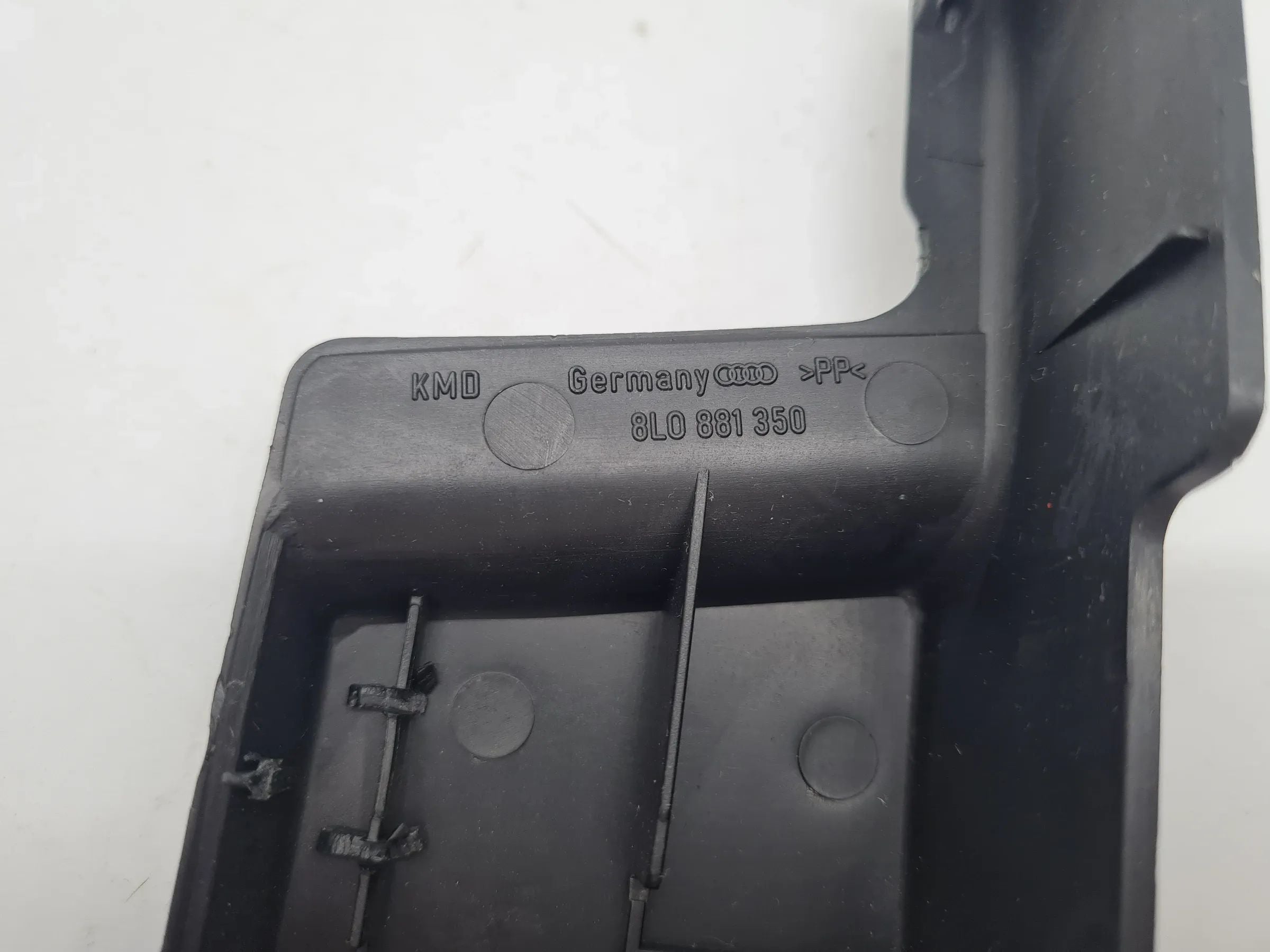 Original Audi A6 (4B2/4B4) Führungsschiene SItz Blende Rechts Vorne 8L0881350