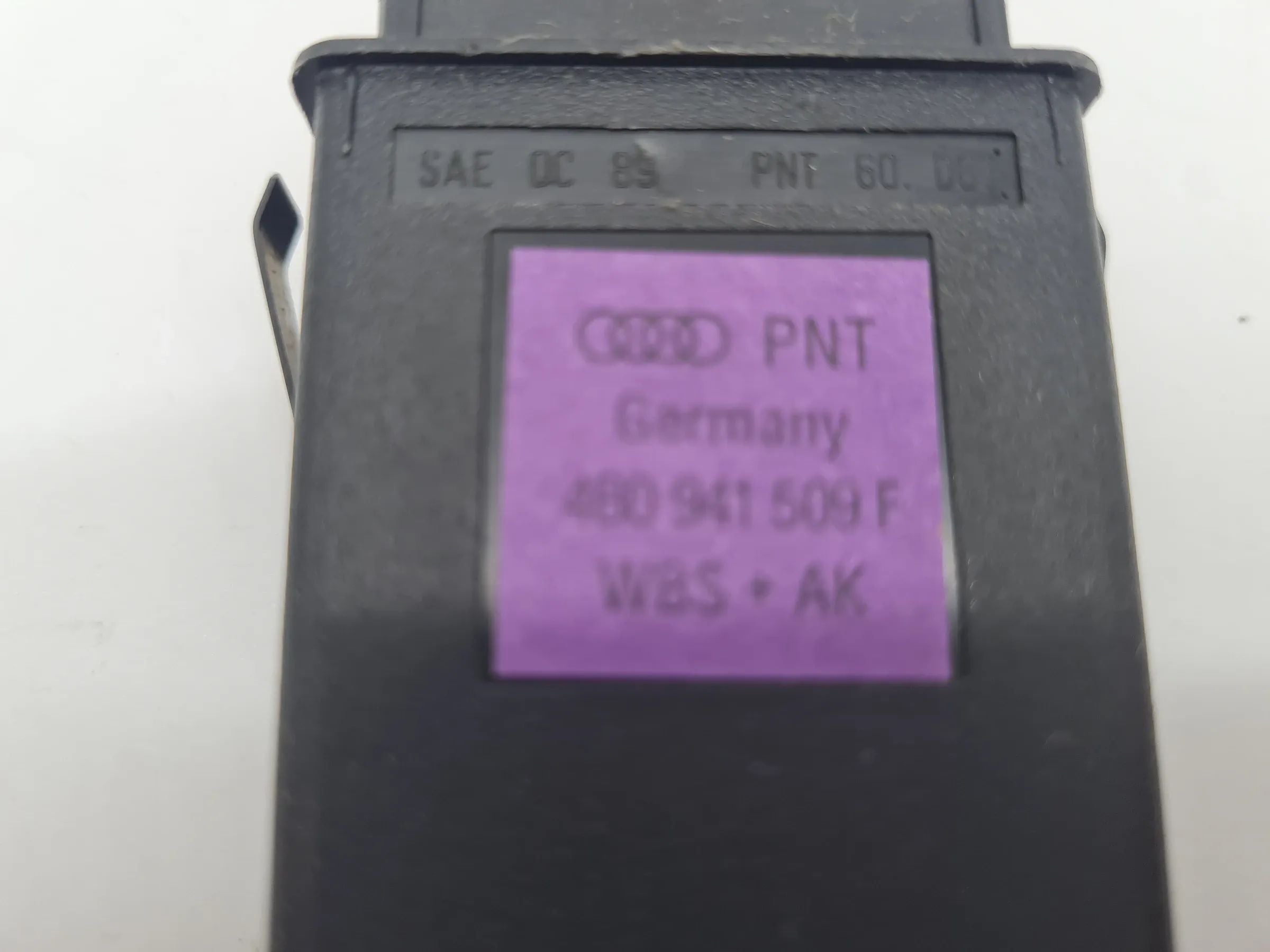 Original Audi A6 (4B2/4B4) Warnblinkschalter Warnblinker 4b0941509F