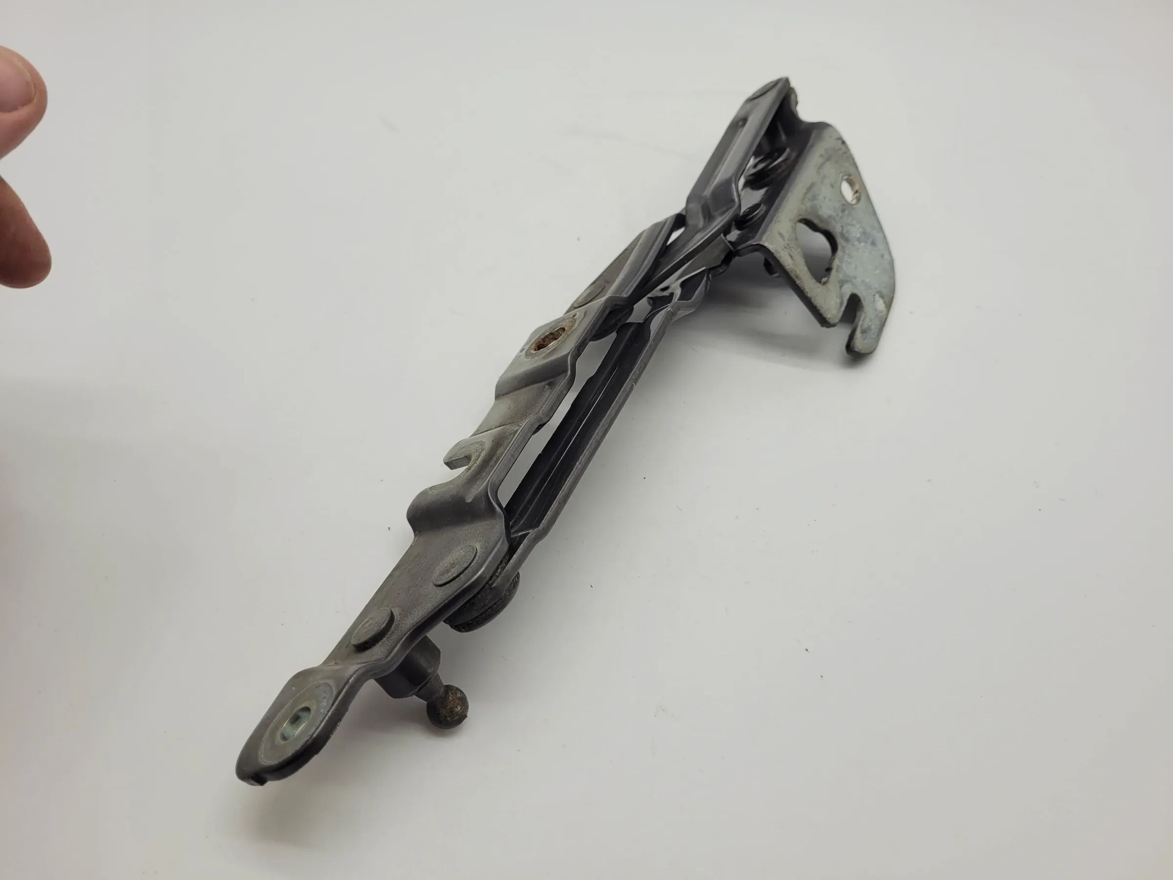 Original Audi A6 (4B2/4B4) Heckklappenscharnier Links 4B5827301
