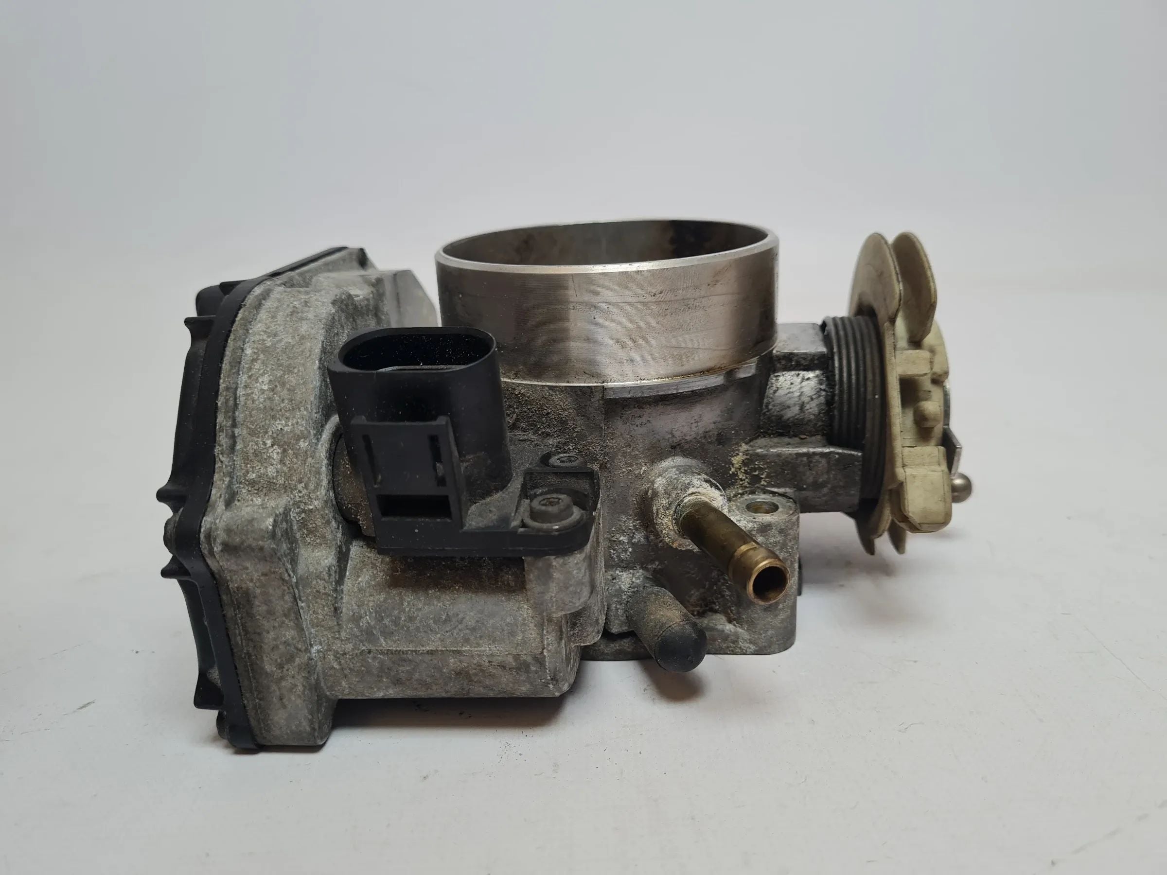 Original Audi A6 (4B2/4B4) 2.4 V6 Drosselklappe Stutzen 078133063AG