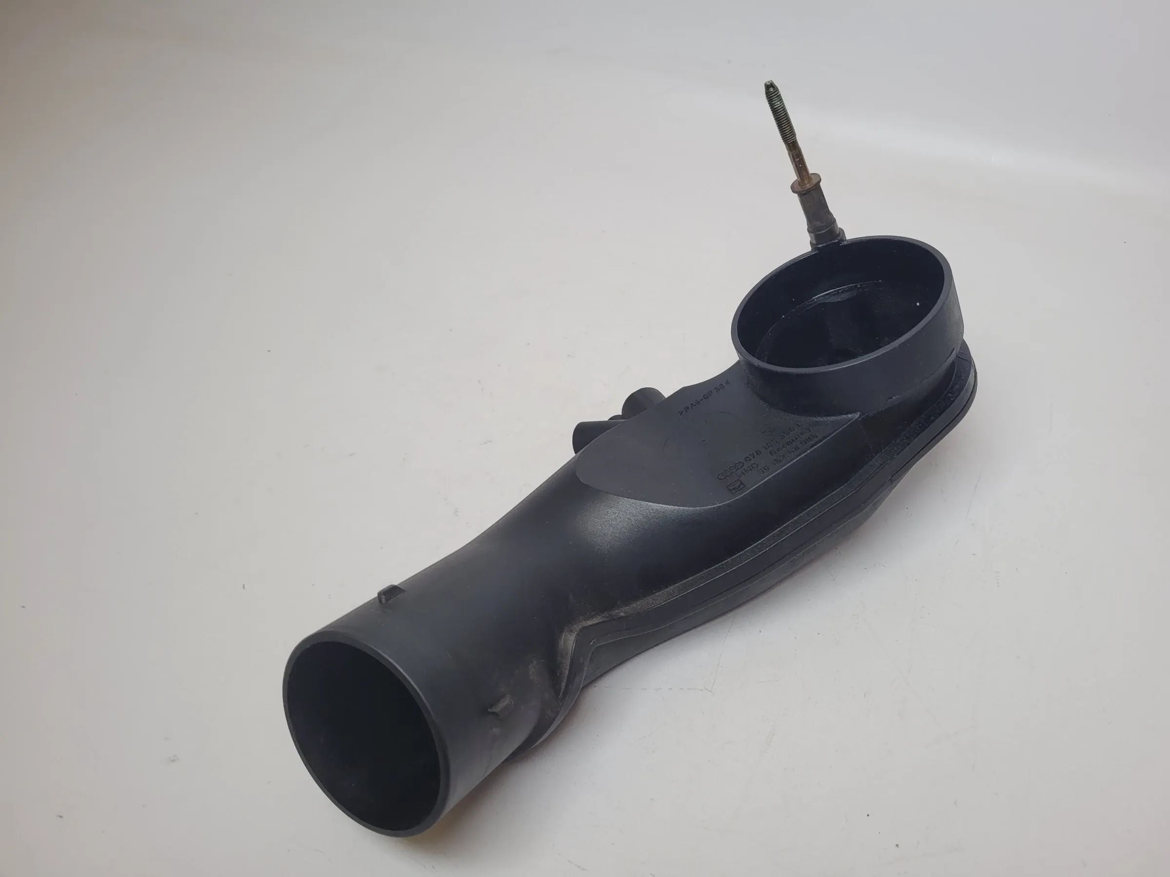 Original Audi A6 (4B2/4B4) Ansaugrohr Ansaugstutzen Luftrohr 078133356F