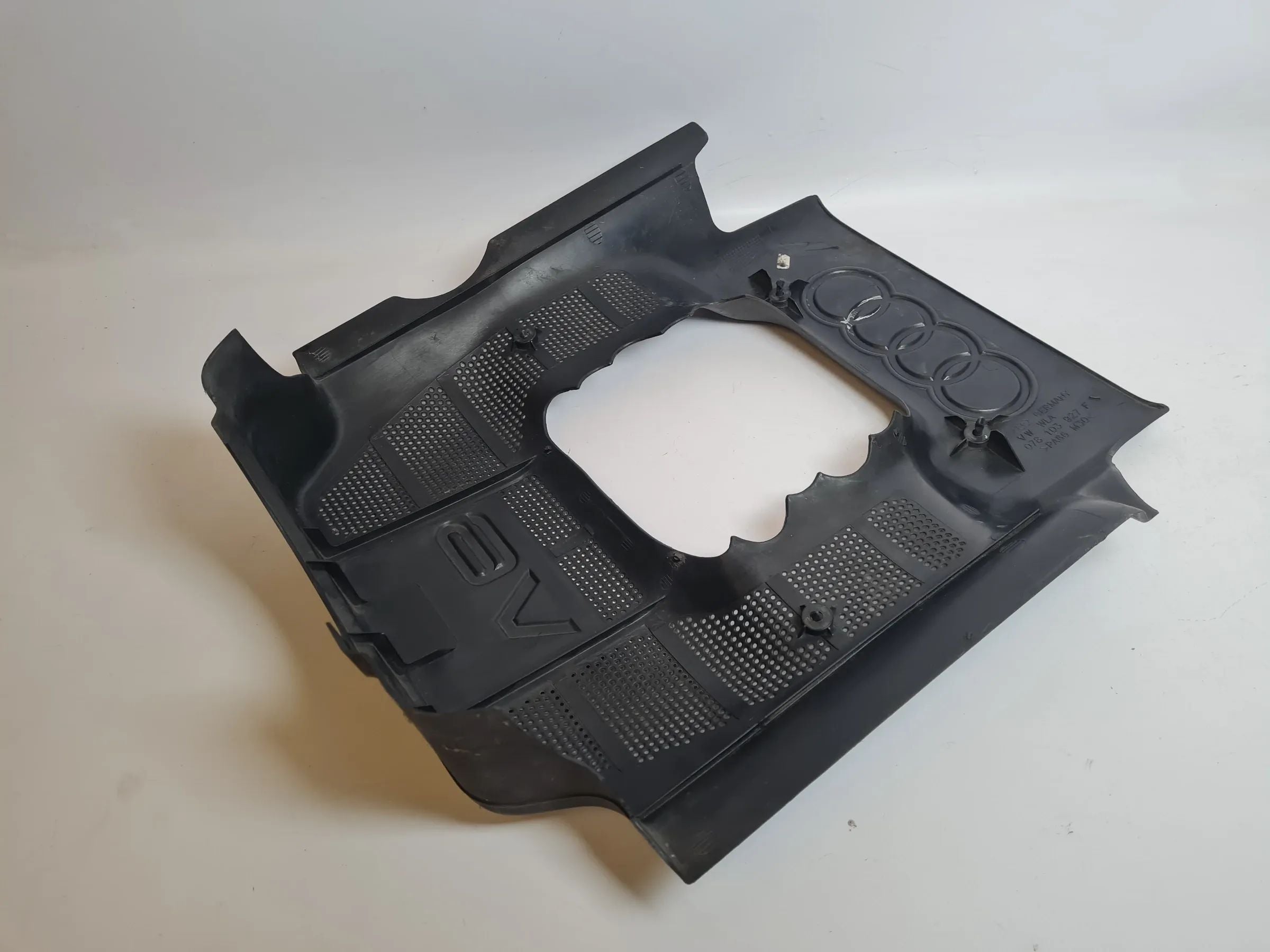 Original Audi A6 (4B2/4B4) 2.4 V6 Motorabdeckung 078103927F