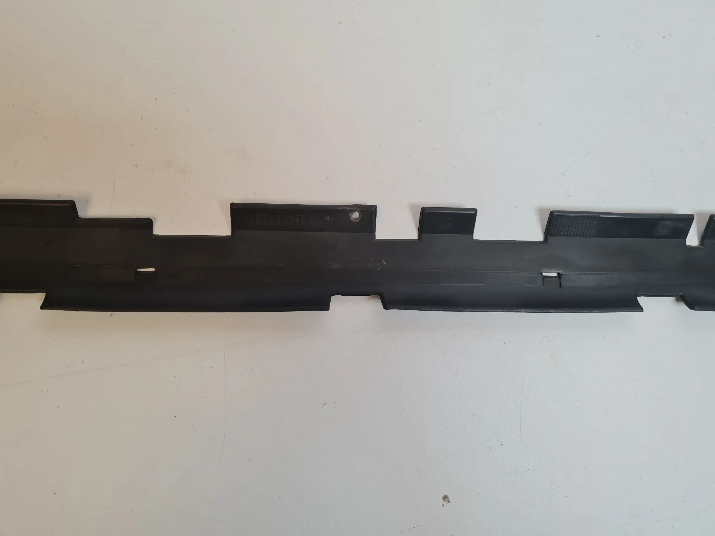 Original Audi A6 (4B2/4B4) Führung Abdeckung Schloßträger 4B0121292