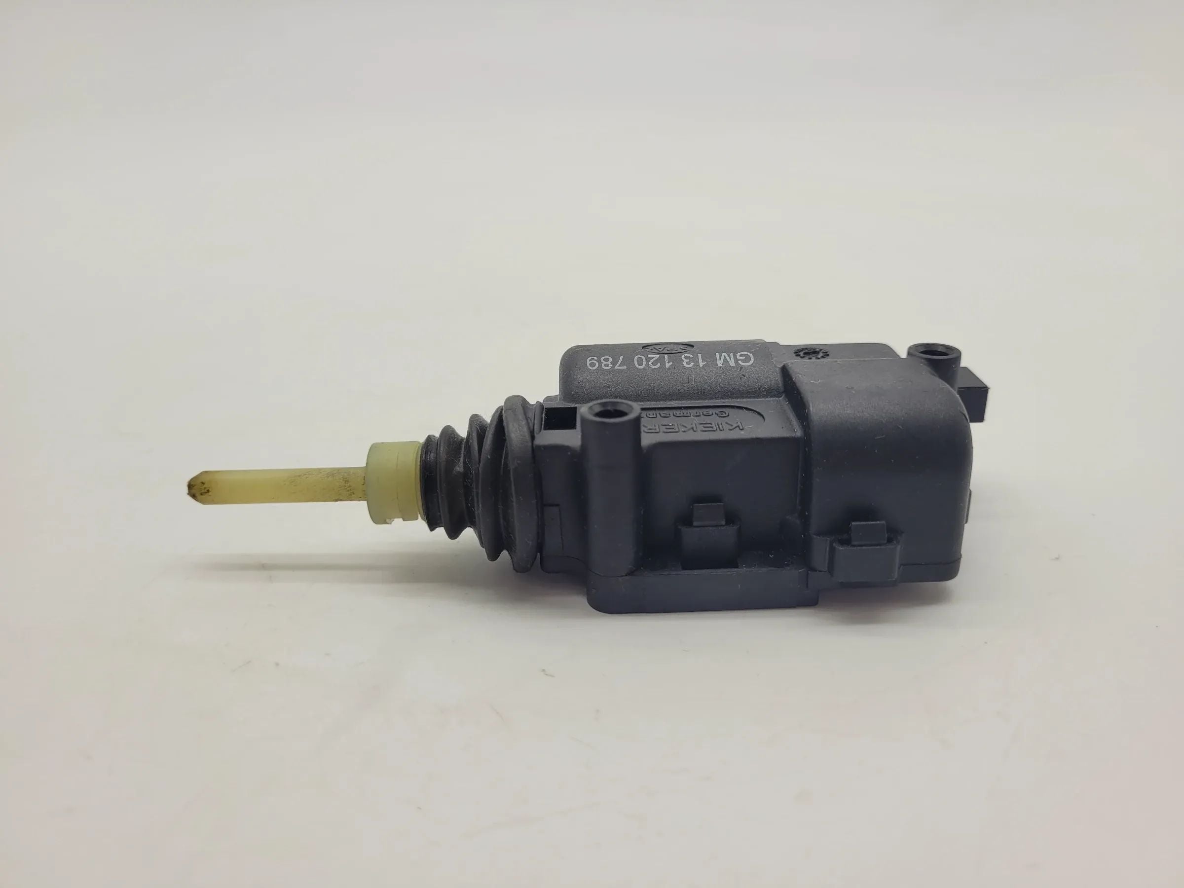 Original Opel Meriva A (X03) Stellmotor ZV Tanklappe 13120789