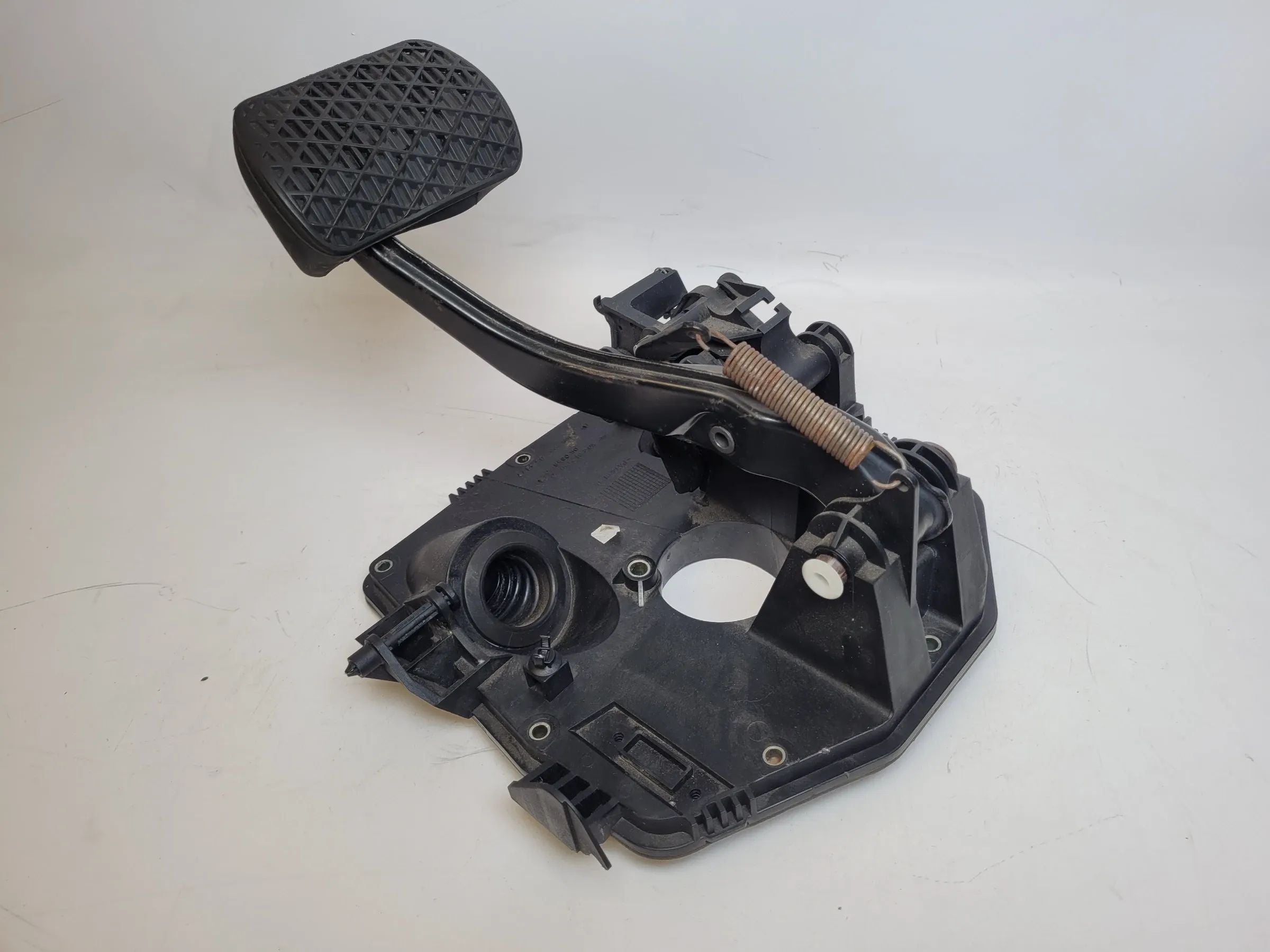 Original Mercedes A-Klasse (W168) Pedalwerk Bremspedal Automatik A1682900549