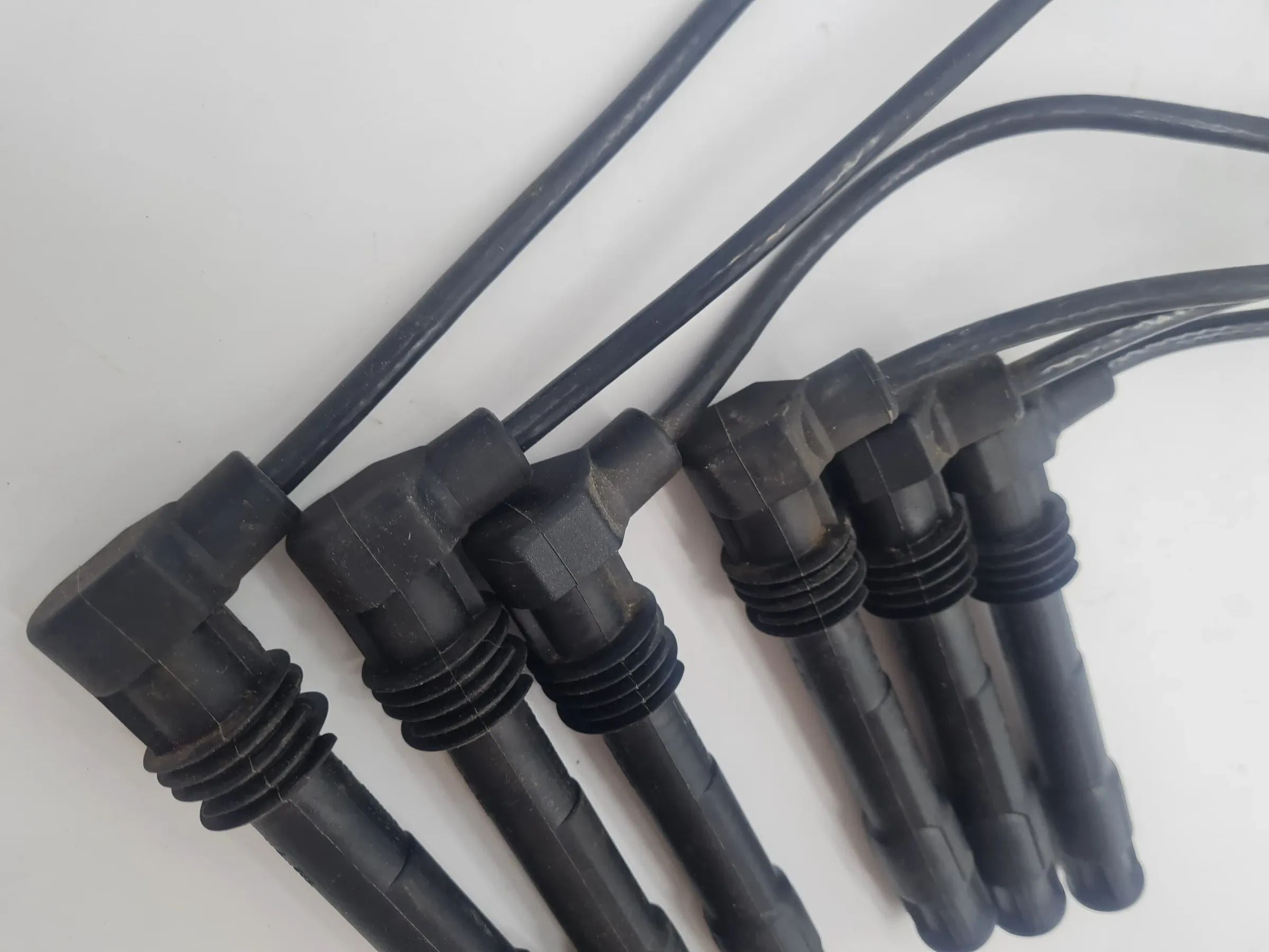 Original Audi A6 (4B2/4B4) 2.4 V6 121KW AGA Set Zündkabel (x6) 06A035255A