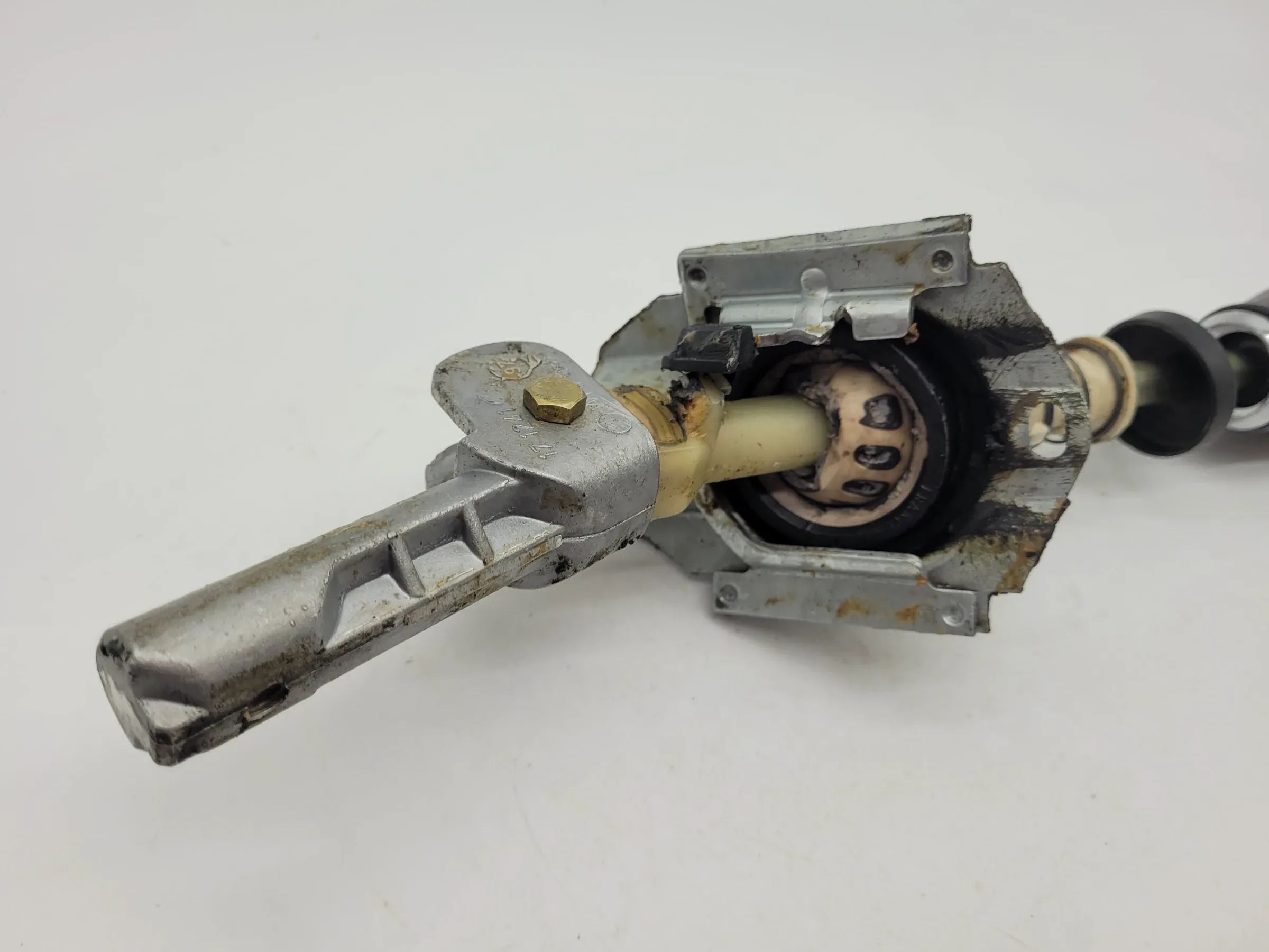 Original Audi A6 (4B2/4B4) Schaltbetätigung Schaltgehäuse 8D0711159A
