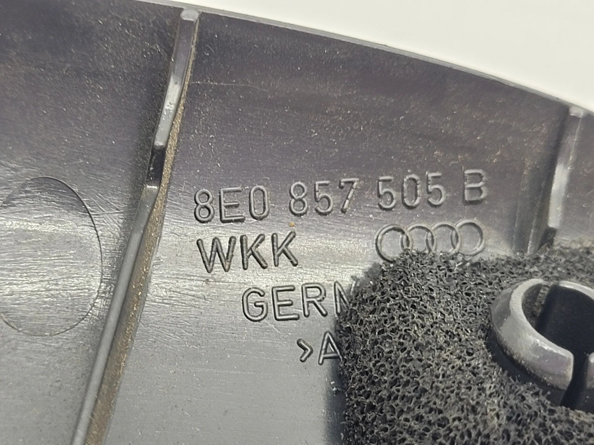 Original Audi A4 (8E/B6/B7) Verkleidung Außenspiegel Links 8E0857505B