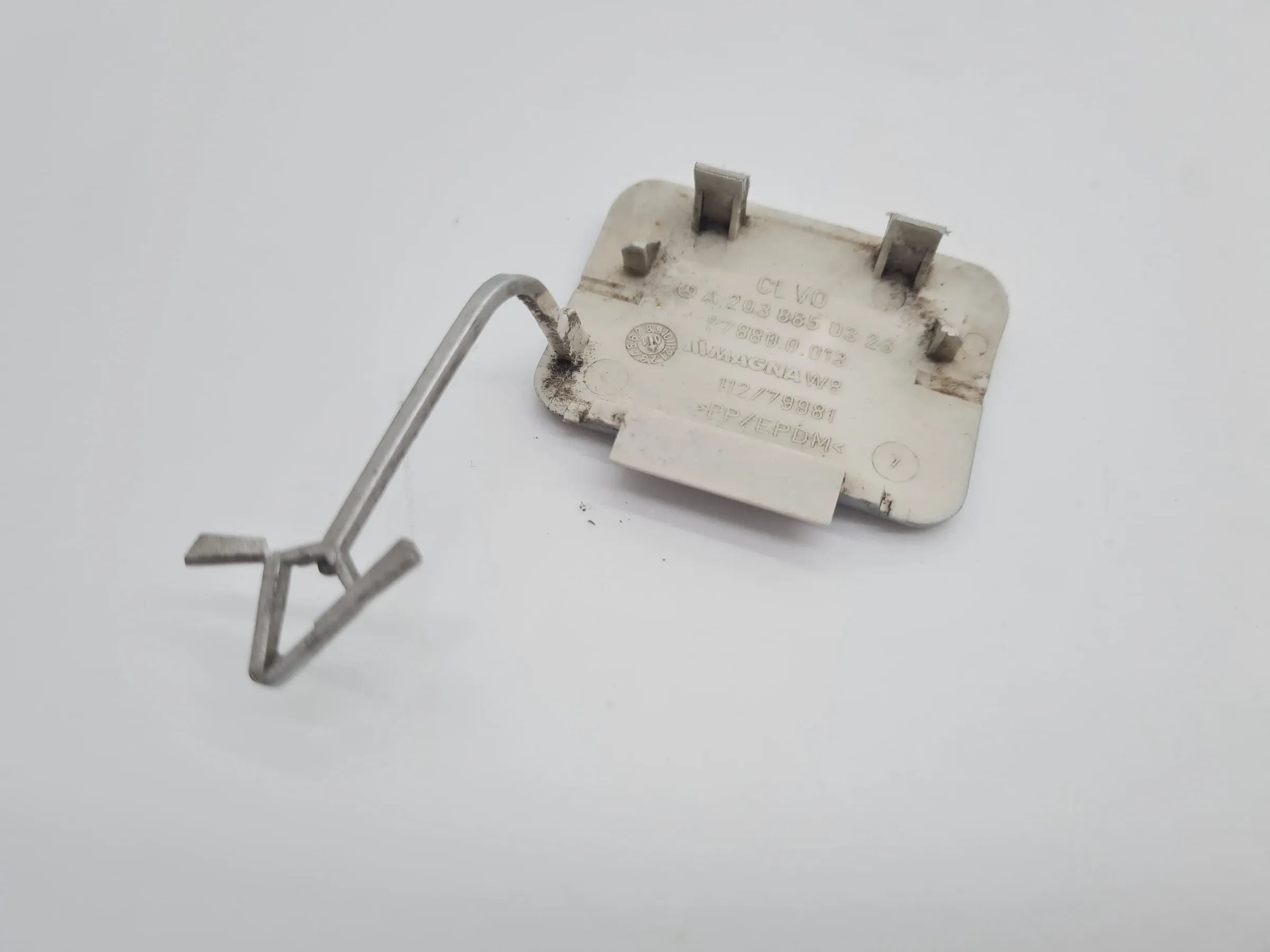 Original Mercedes-Benz C-Klasse (W203) Abdeckung Abschlepphaken A2038850326