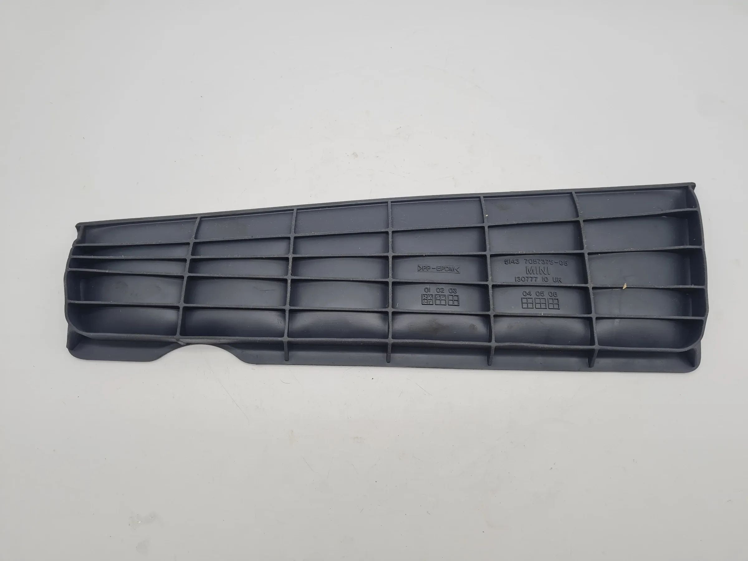Original Mini One (R50/R53) Matte Ablagefach Gummi Einlage Links 51.43-7057375