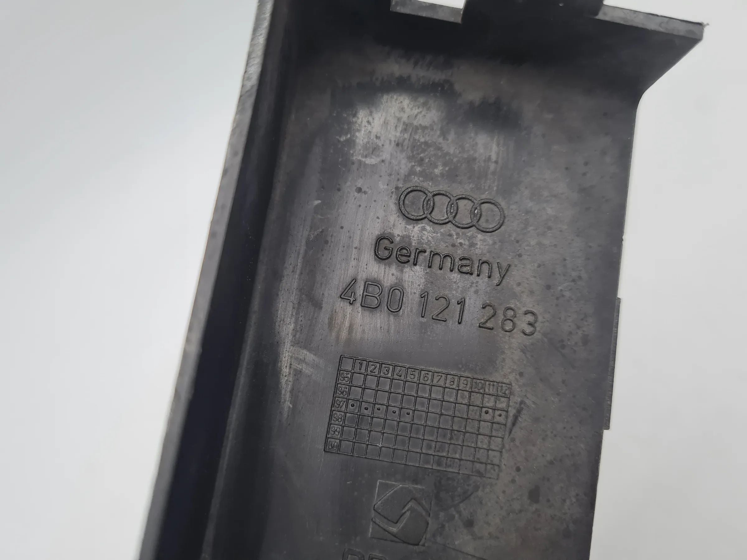 Original Audi A6 (4B2/4B4) Luftleitblech Schlossträger Kühler Links 4B0121283
