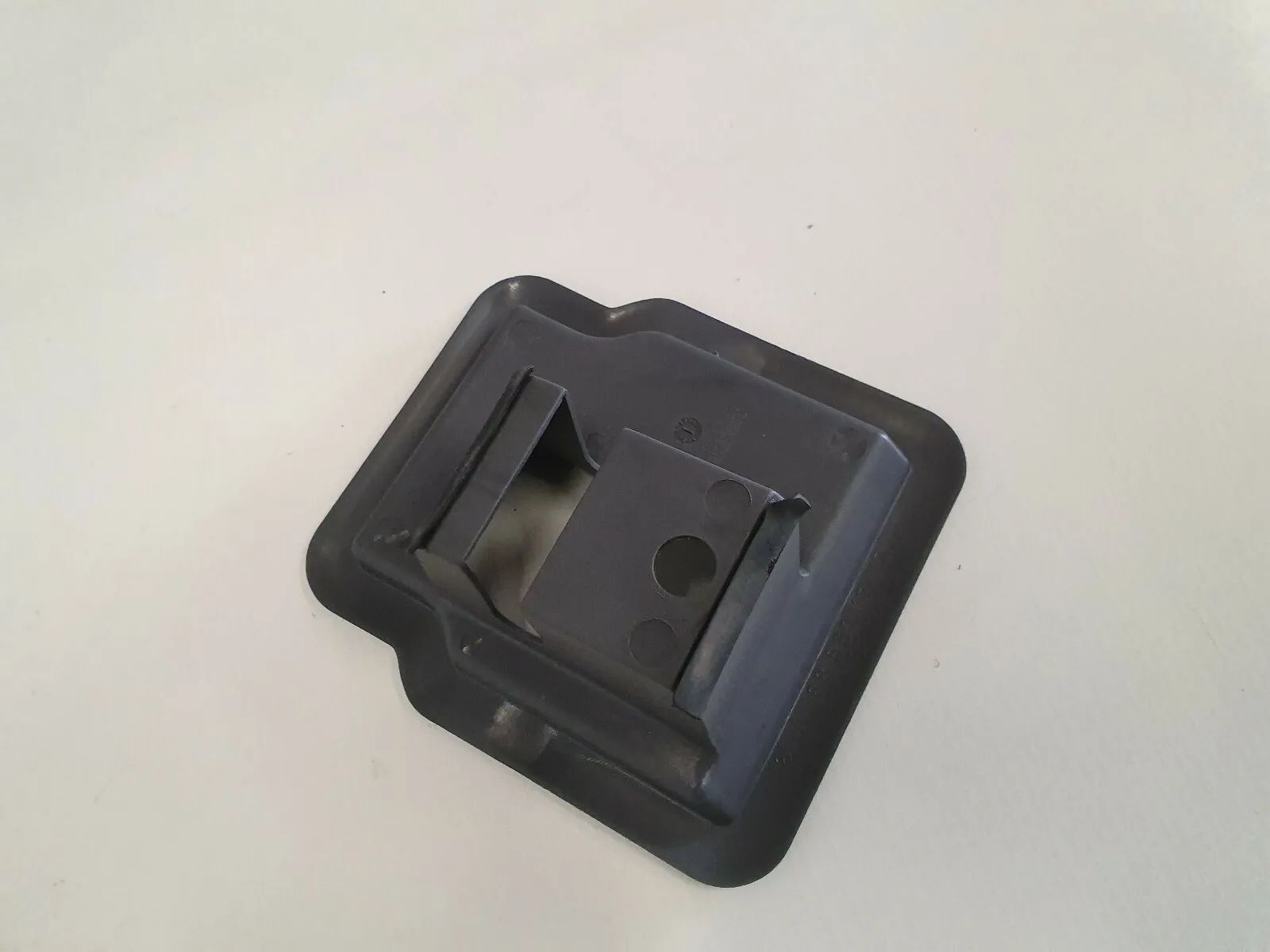 Mercedes A Klasse W168 Abdeckung Verkleidung Sitzbefestigung HR A1686801017 K22