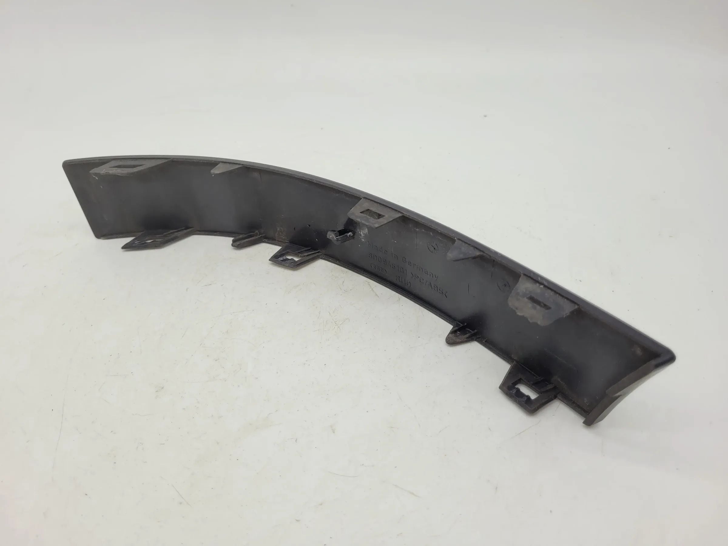 Original Audi A4 B5 Blende Rahmen Rücklicht 8D0945101