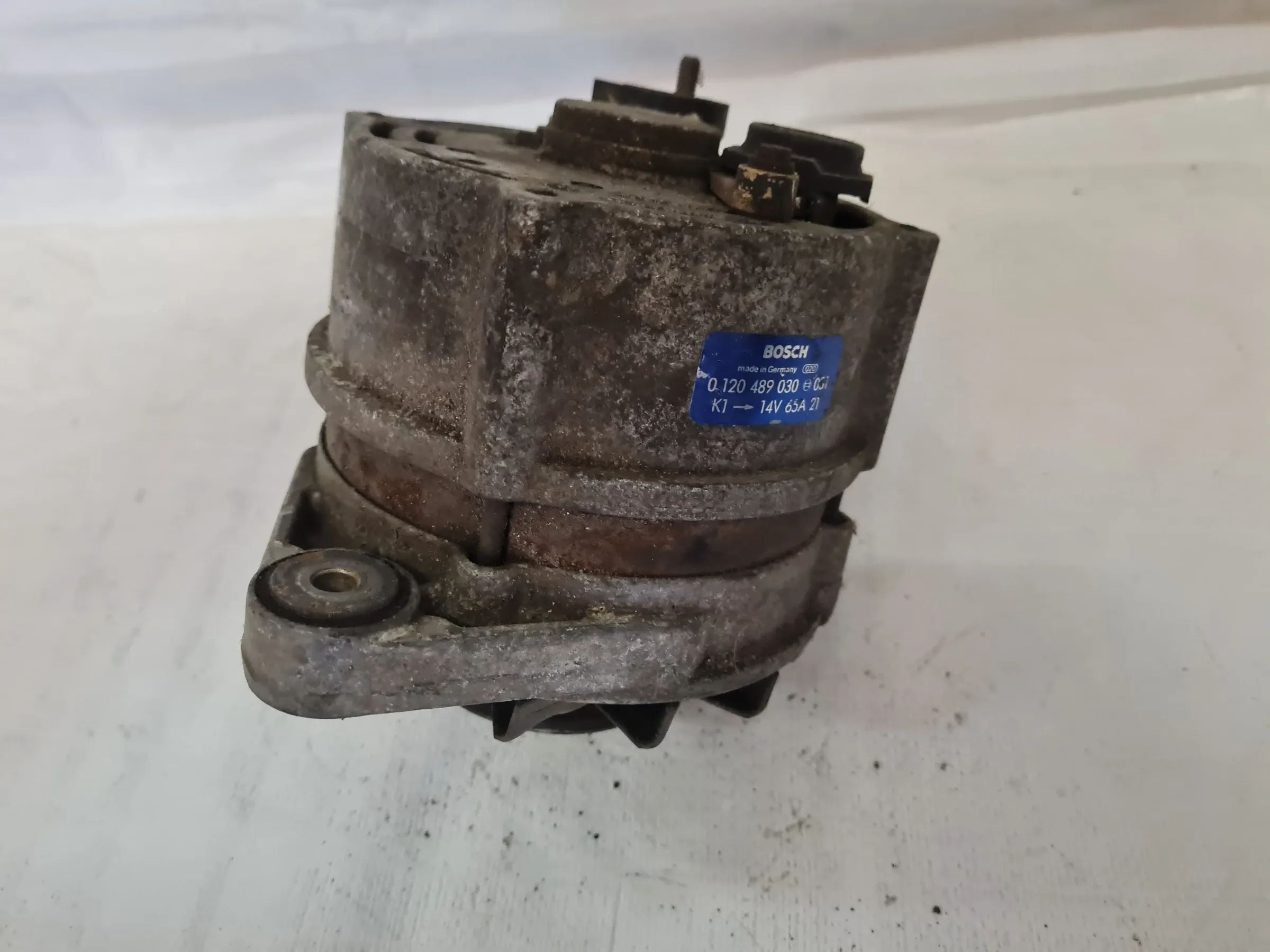Original BMW 3/5 E21/E28/E30 Bosch Lichtmaschine 0120489030