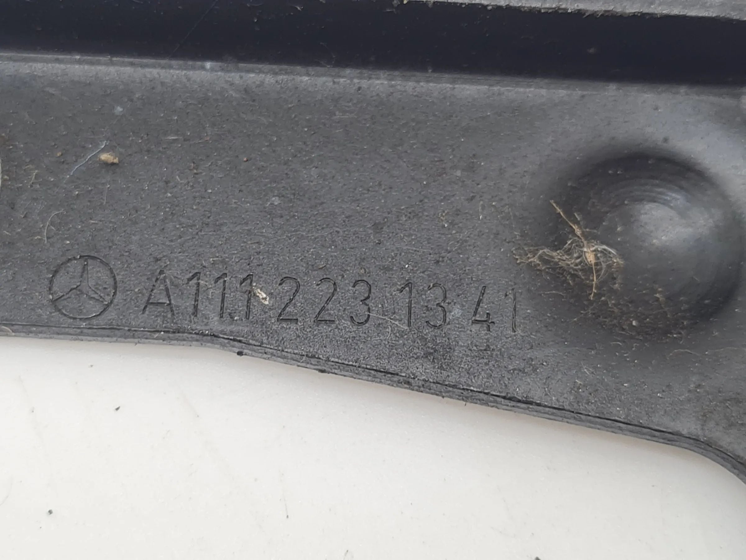 純正 Mercedes C-Klasse CL203 サスペンションアイ ハンガーアイ A1112231341
