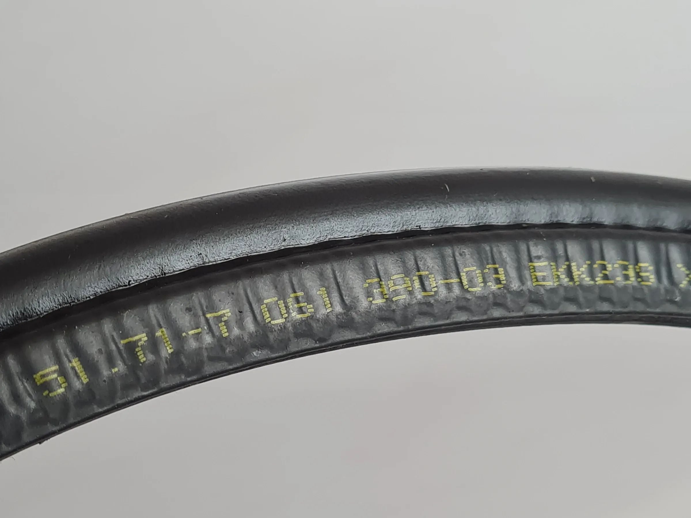 ยางกันซึมกระจกหลัง BMW 5er (E60/E61) แท้ หมายเลข 51.71-7061390-03