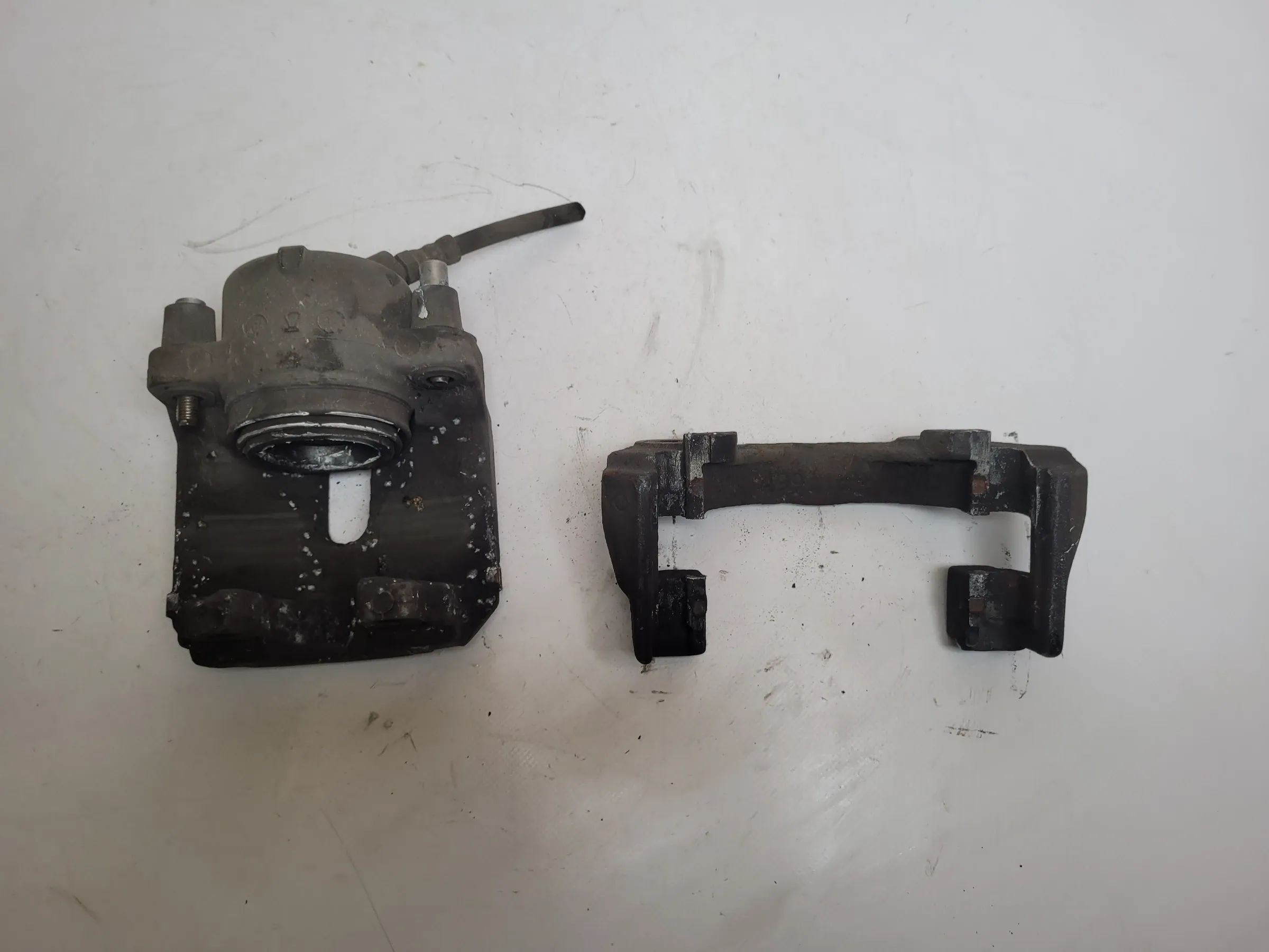 Original BMW 5er E39 Bremssattel Vorne Links 60/22/296