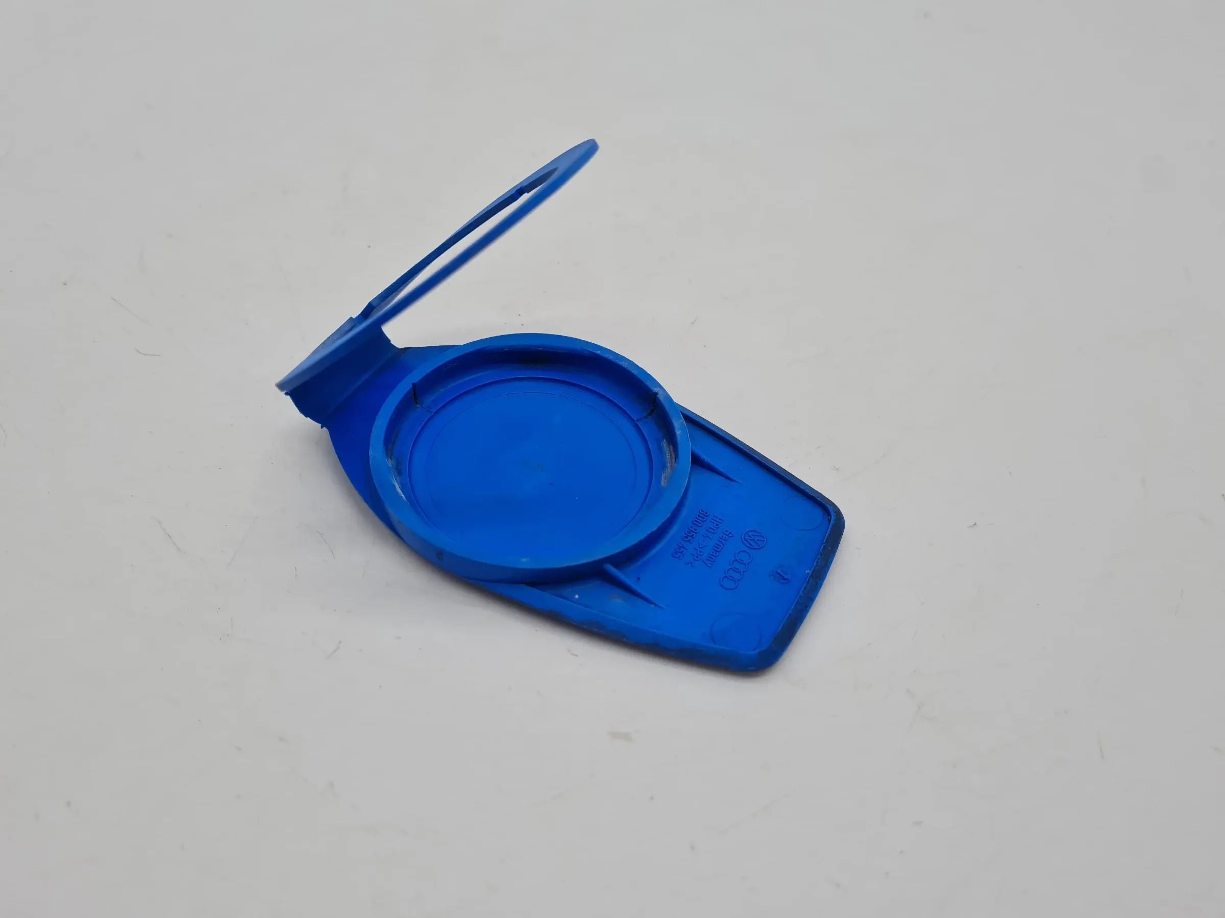 Original VW/Audi/Skoda/Seat A4 Verschluss, Waschwasserbehälter 8D0955455