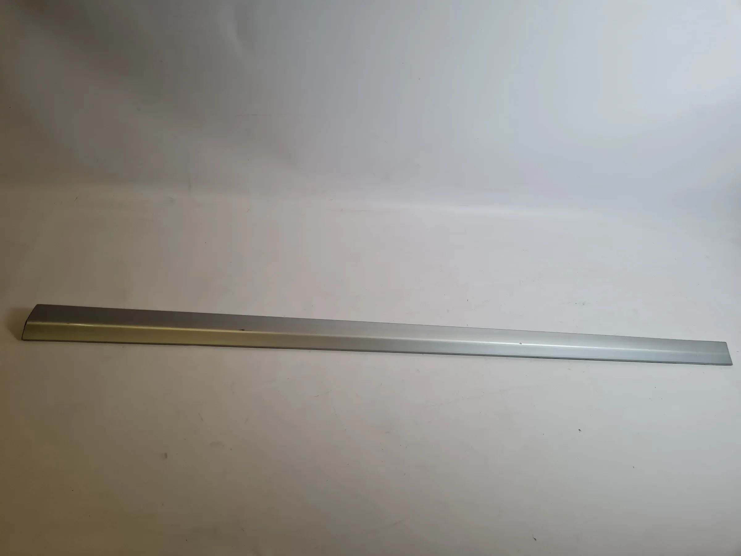 Original Mercedes C-Klasse (CL203) Dekor-/Zierleiste Links Silber A2036903562