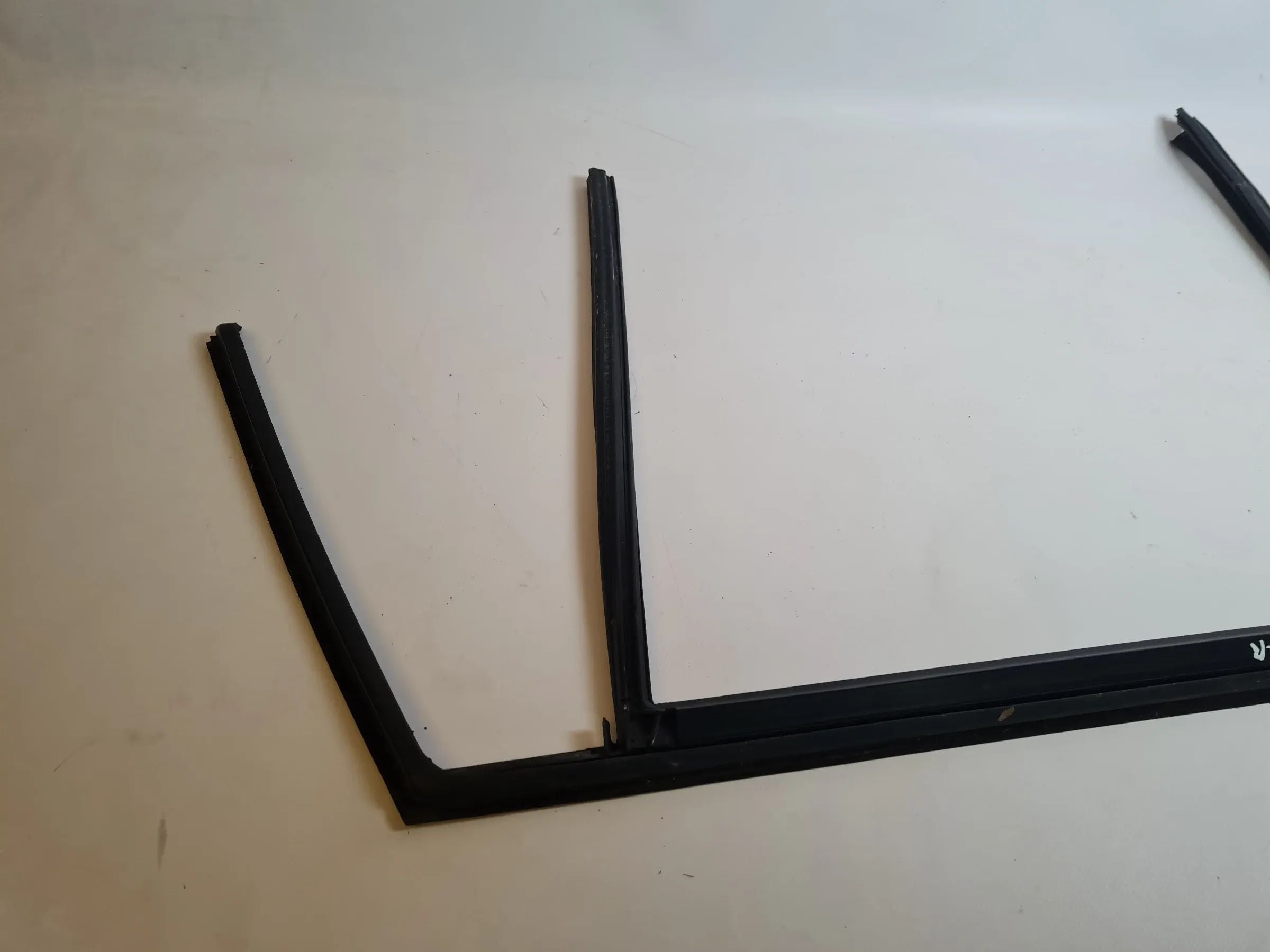 BMW 3er Touring E91 Fenster Dichtung Gummi Hinten Rechts 16850 Original