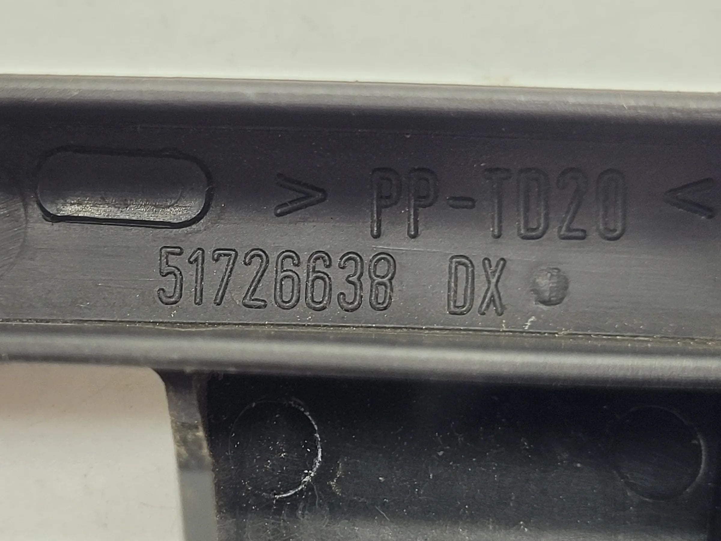 Fiat Punto Grande Fensterführung Schiene Tür Vorne Rechts 51726638 DX Original