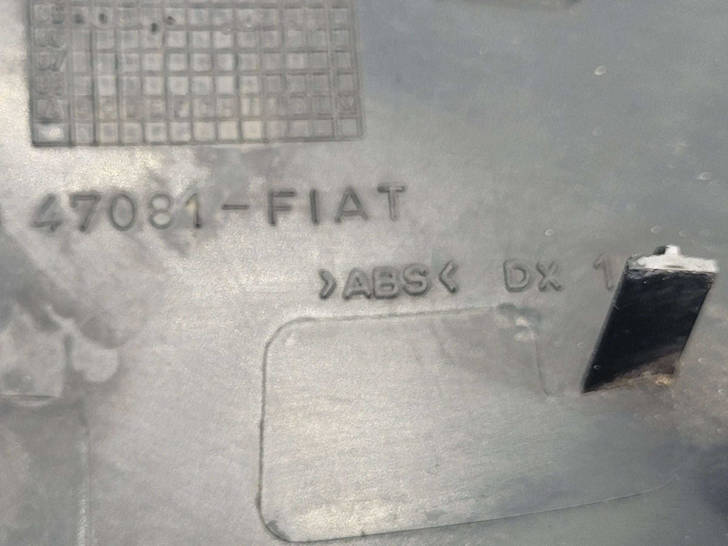Fiat Punto Grande Blende Abdeckung Tür Fenster Vorne Rechts DIS-47081 Original