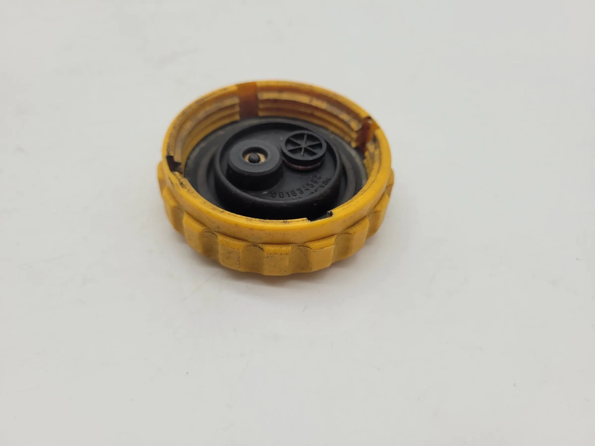Original Opel Astra G T98 Deckel Verschluss Ausgleichsbehälter 001834583