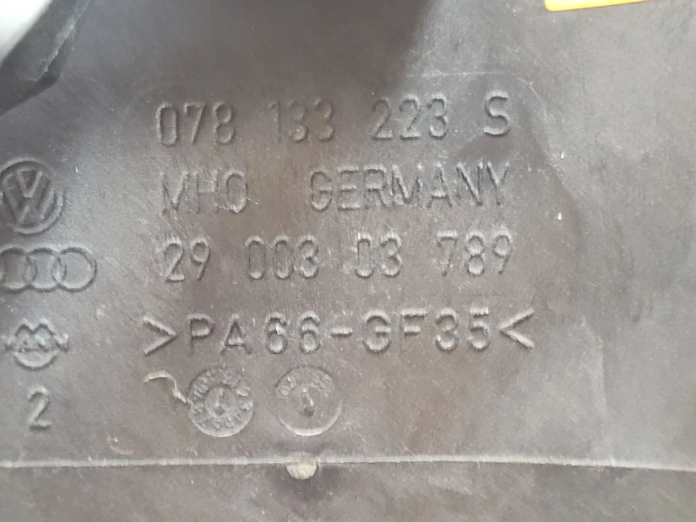 Audi A4/A6 4B/8D 2.4, 121KW Ansaugbrücke Ansaugkrümmer 078133151AK Original