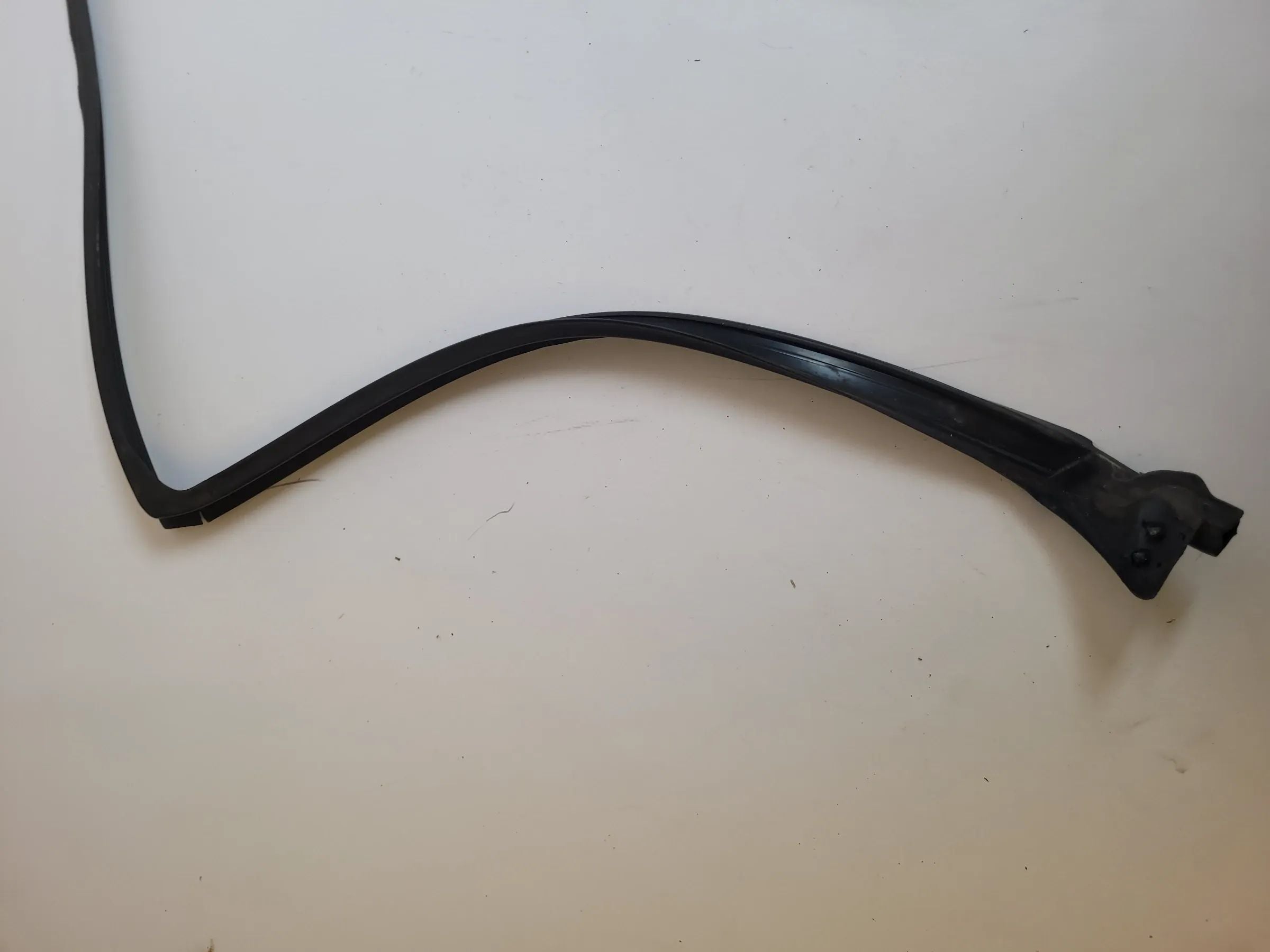BMW 5er Touring E39 Türdichtung Führung Links Hinten Außen Oben (Original)