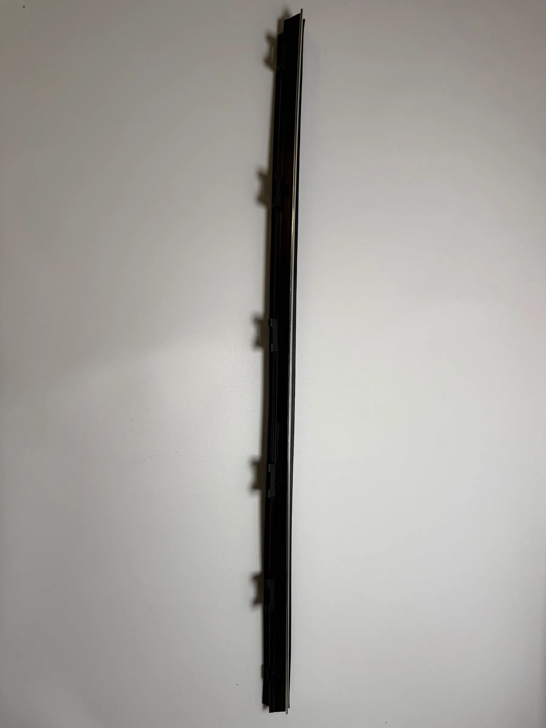 Oryginalna listwa przednia wewnętrzna lewa CHROM BMW 5er 51218185815