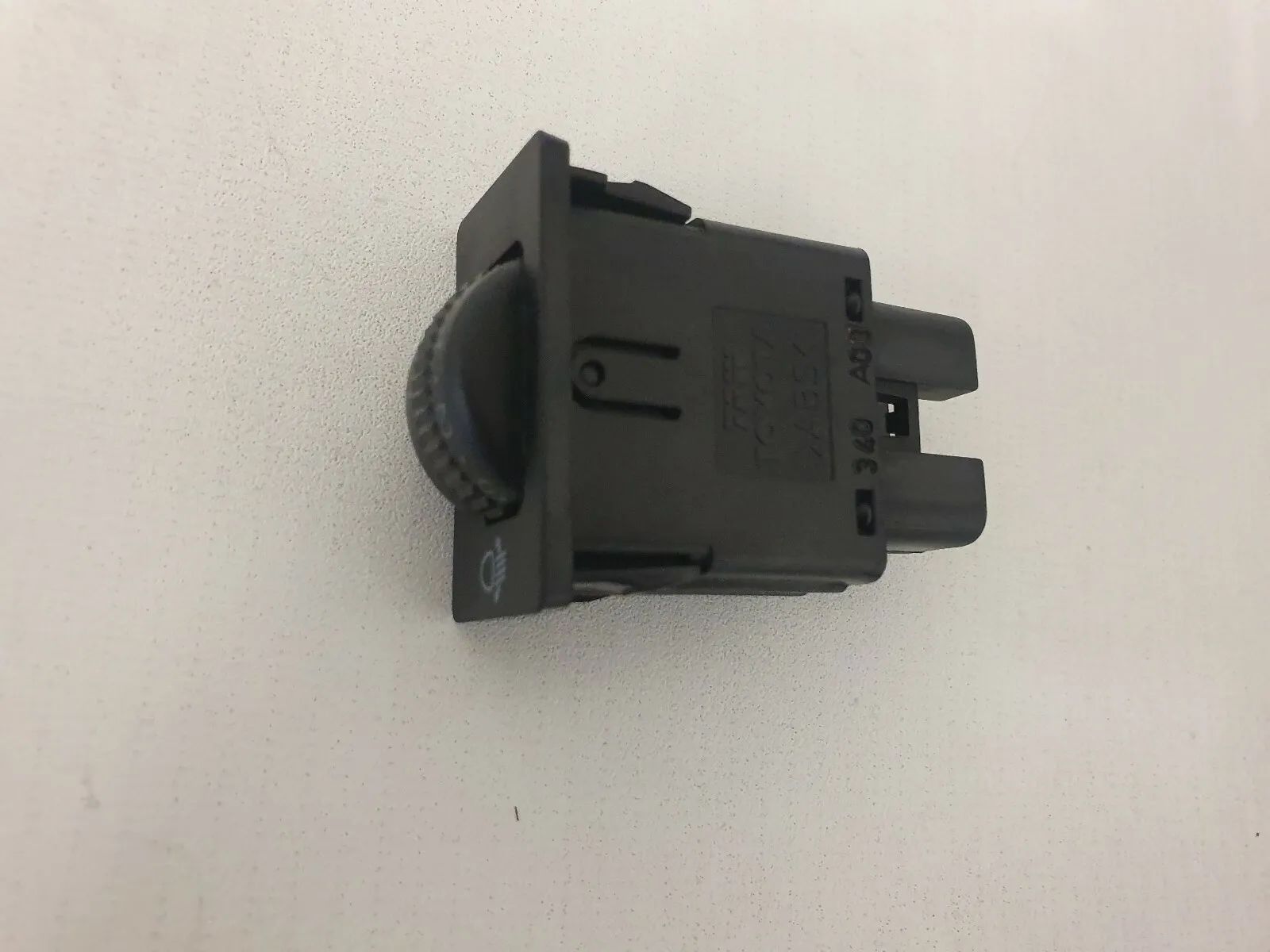original Toyota Avensis (T250) LWR Leuchtweitenregulierung Schalter 8415205050